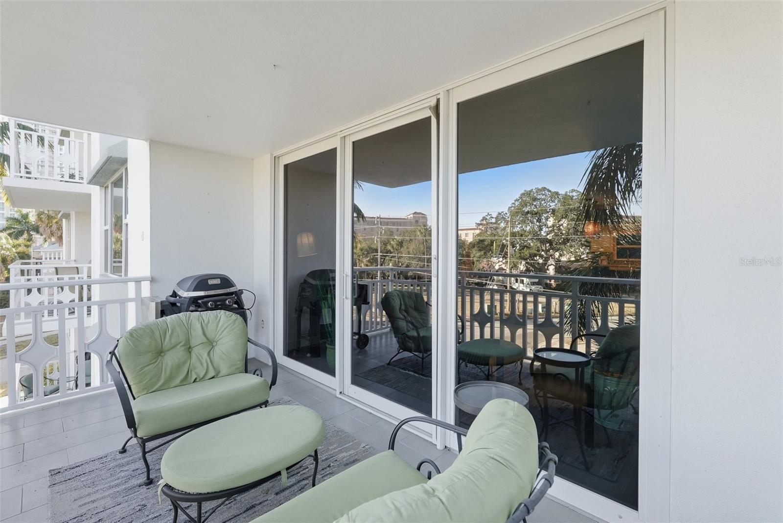 Image 15 of 46 For 700 Beach Drive Ne 302