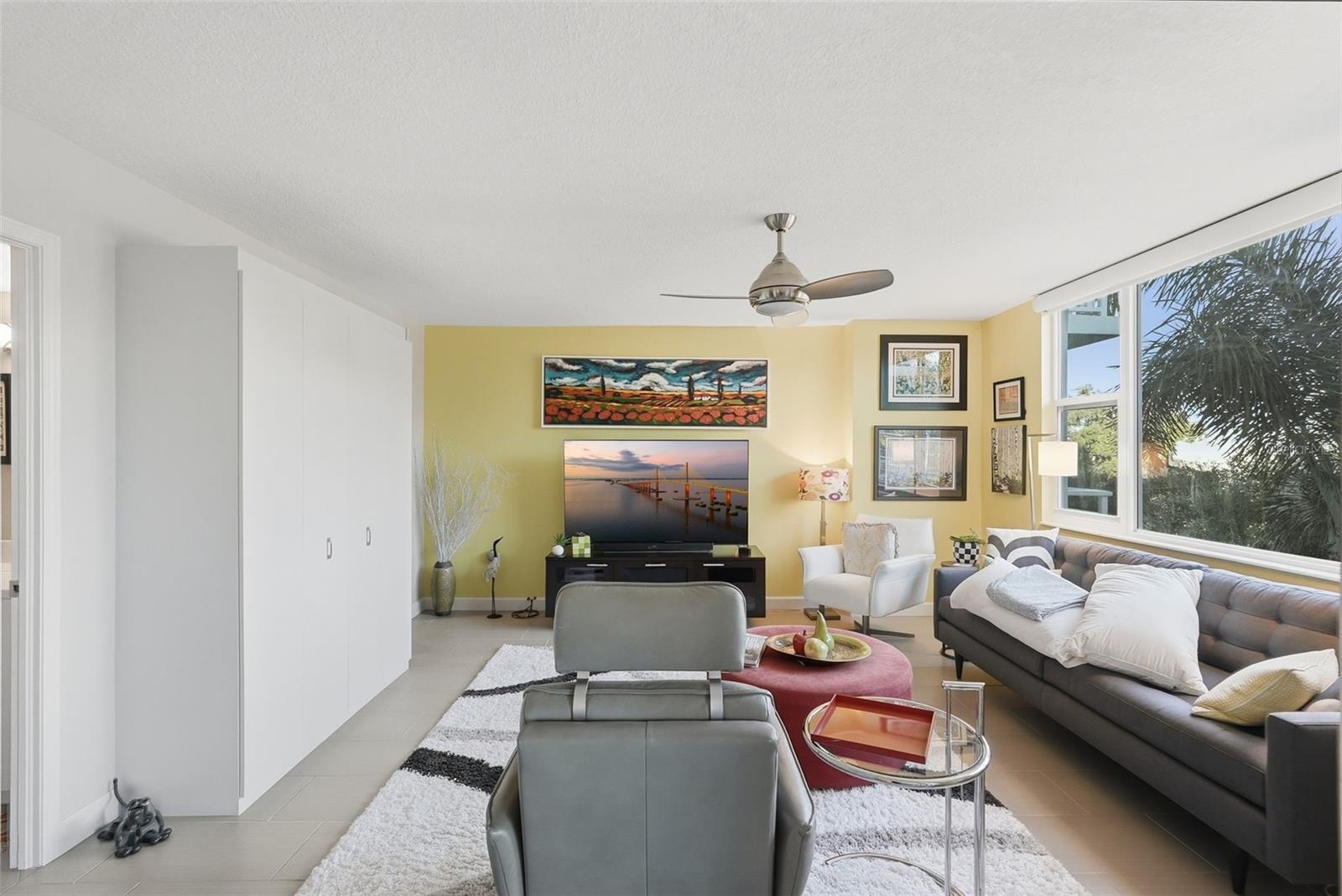 Image 19 of 46 For 700 Beach Drive Ne 302