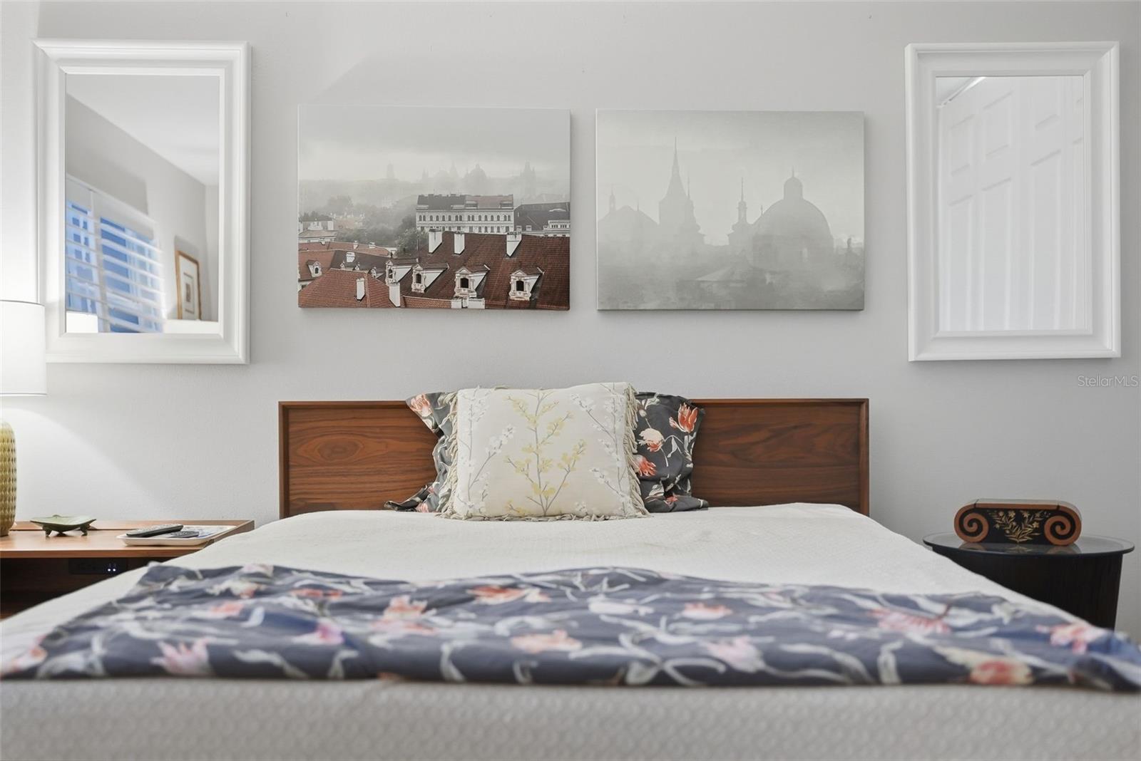 Image 25 of 46 For 700 Beach Drive Ne 302