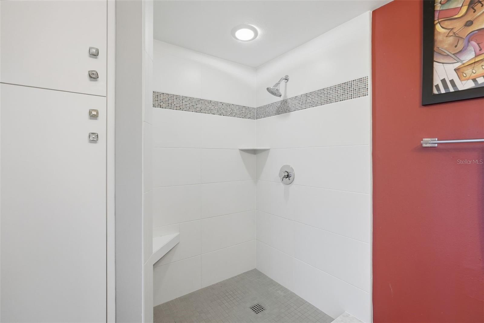 Image 28 of 46 For 700 Beach Drive Ne 302