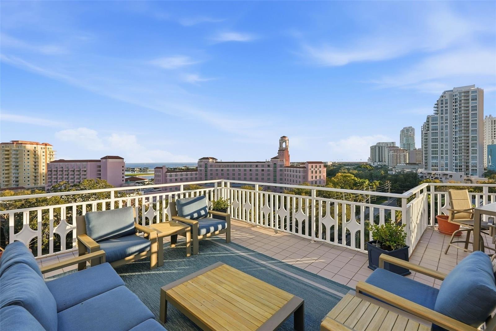 Image 33 of 46 For 700 Beach Drive Ne 302