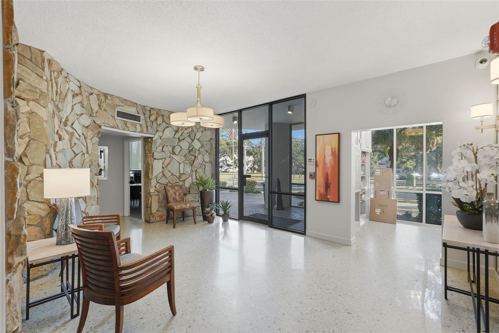 Image 37 of 46 For 700 Beach Drive Ne 302