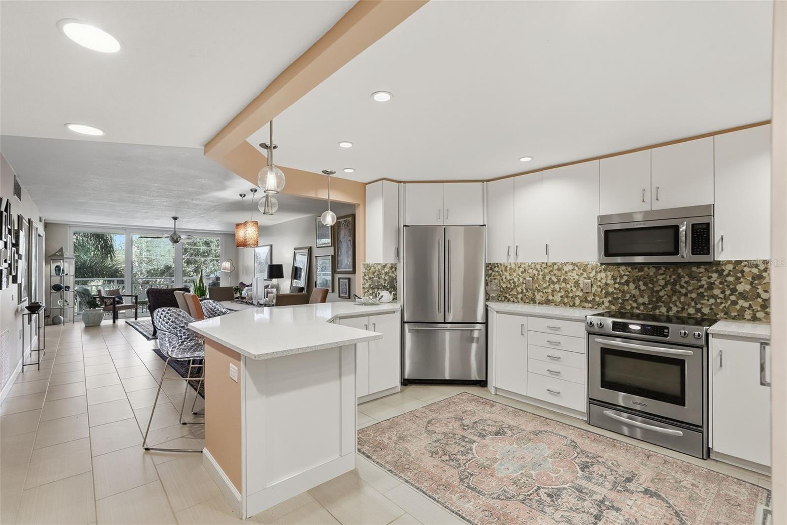 Image 9 of 46 For 700 Beach Drive Ne 302