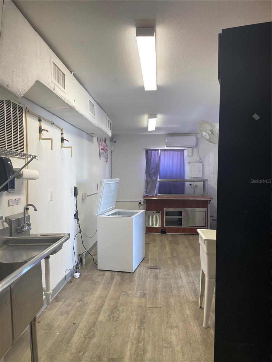 Image 11 of 22 For 1568 Lakeview Drive