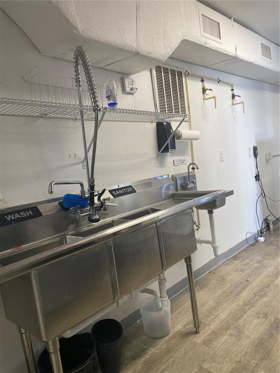 Image 12 of 22 For 1568 Lakeview Drive