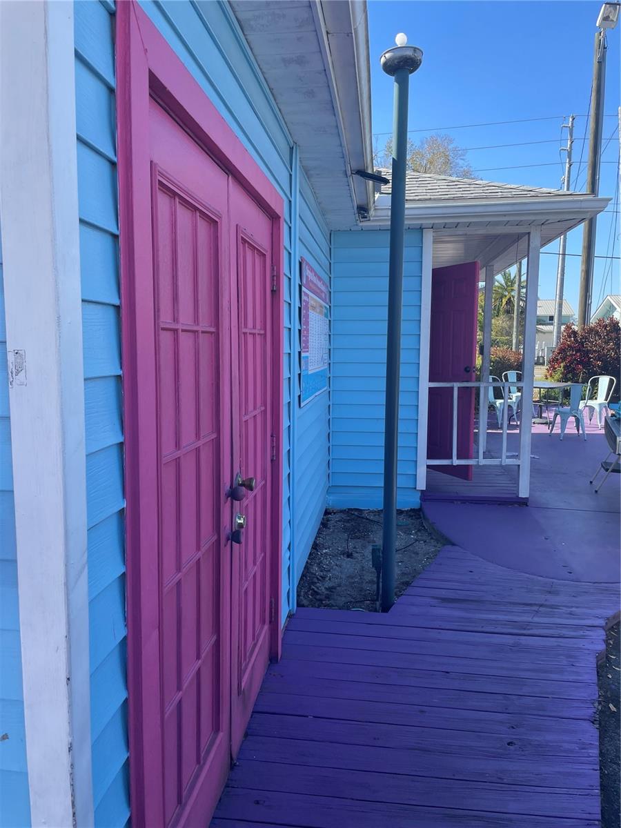 Image 2 of 22 For 1568 Lakeview Drive