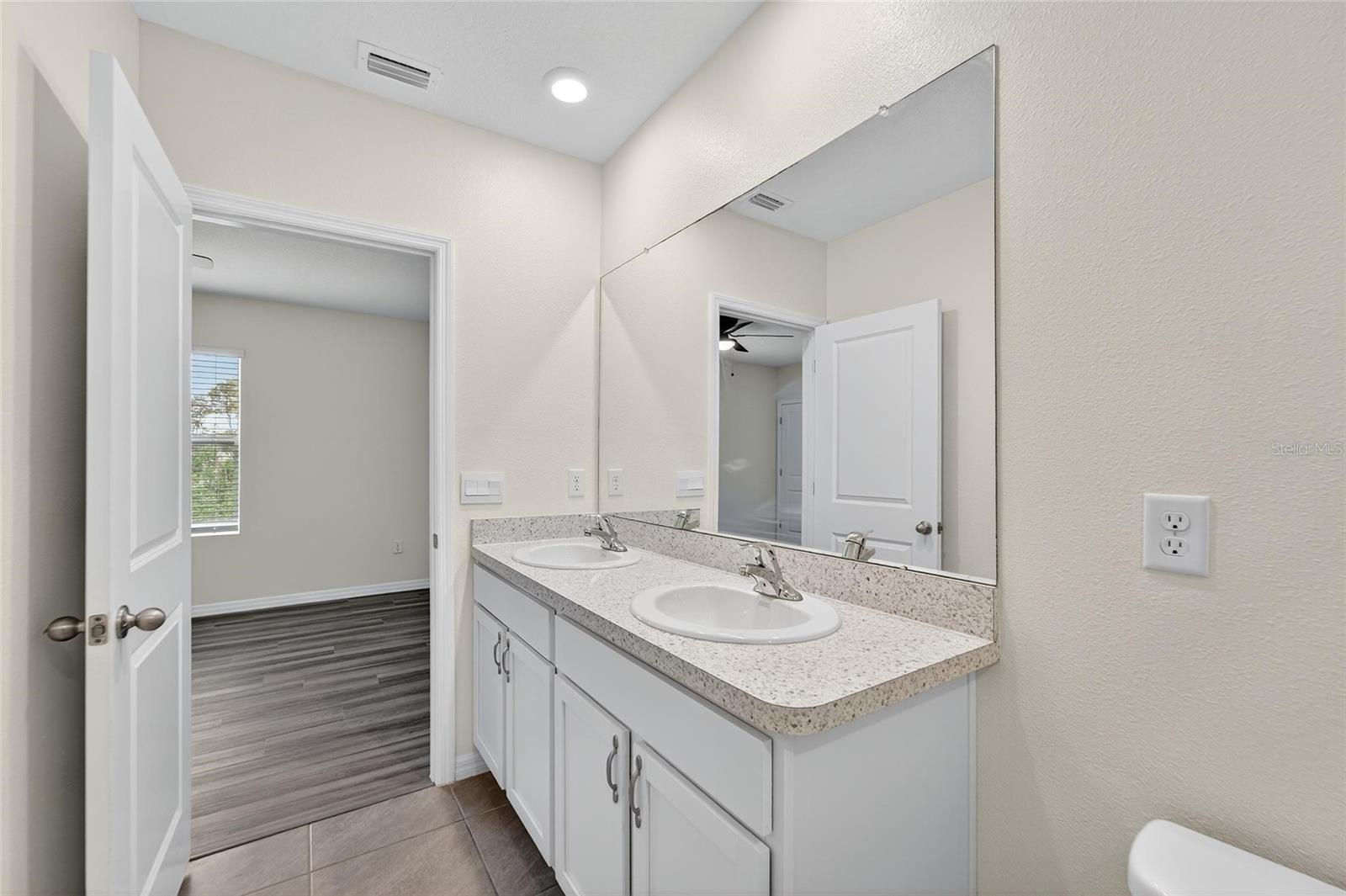 Image 55 of 66 For 5068 Captain Davis Drive