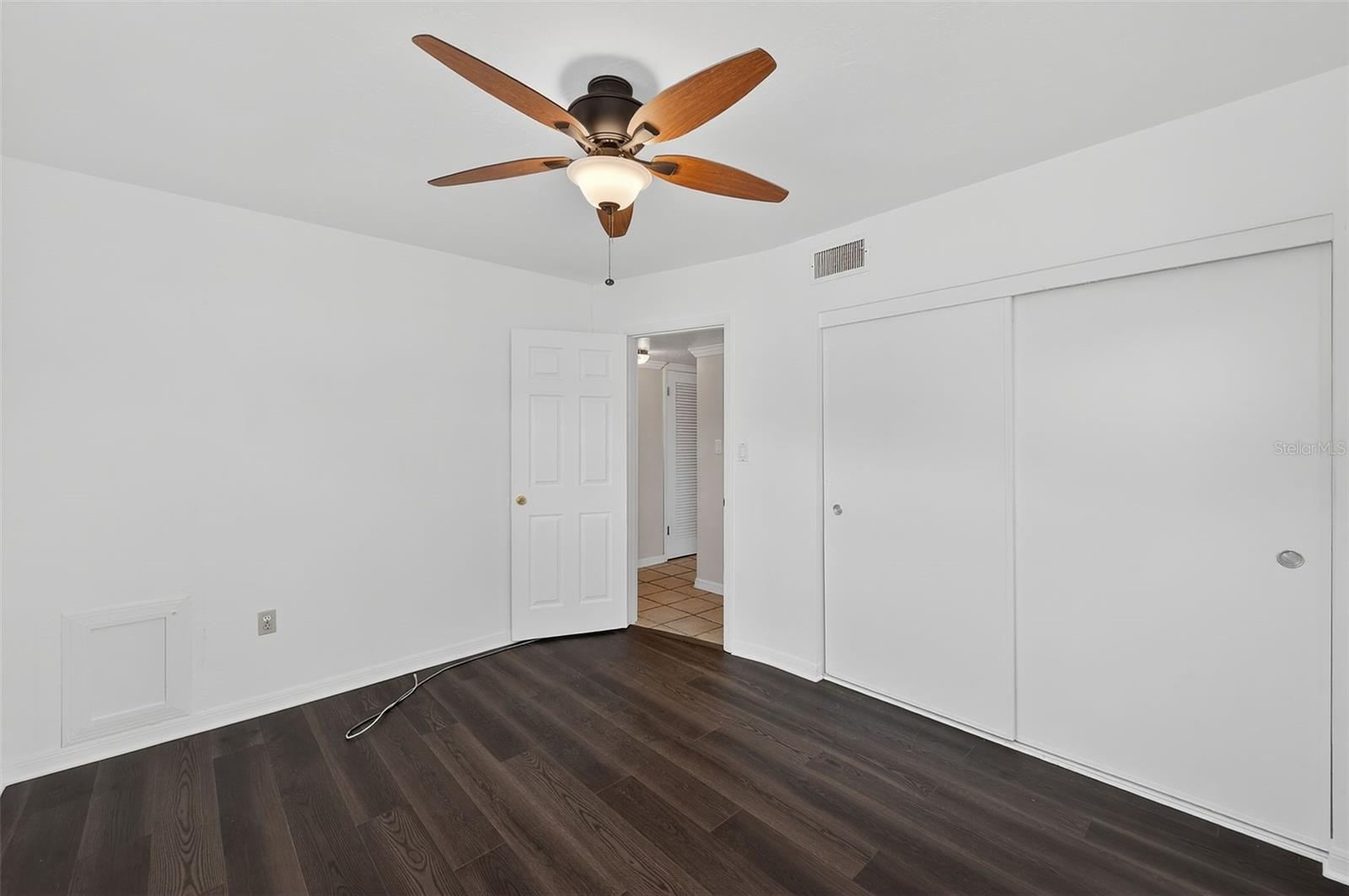 Image 24 of 67 For 3946 Omega Circle