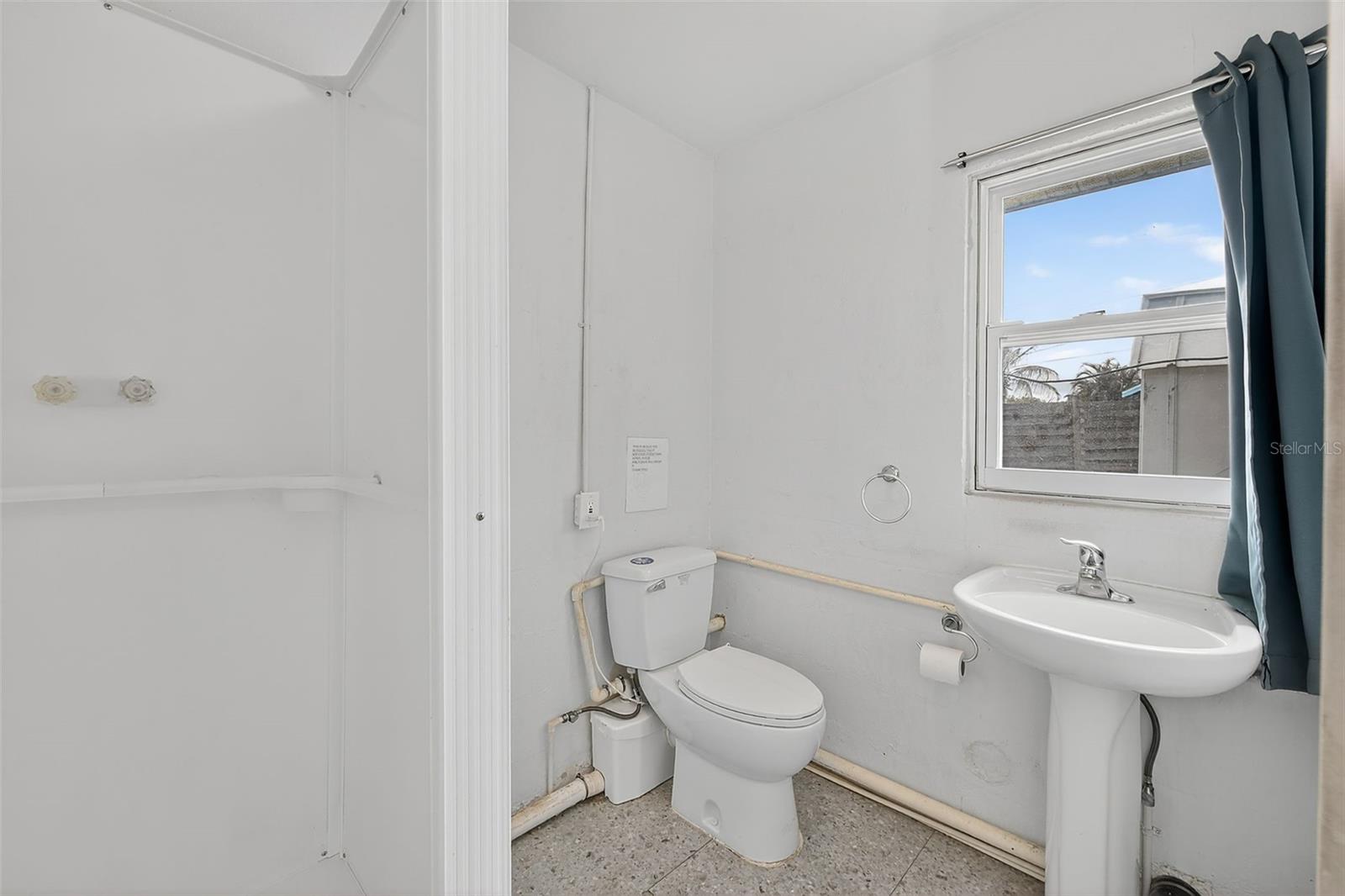 Image 31 of 67 For 3946 Omega Circle