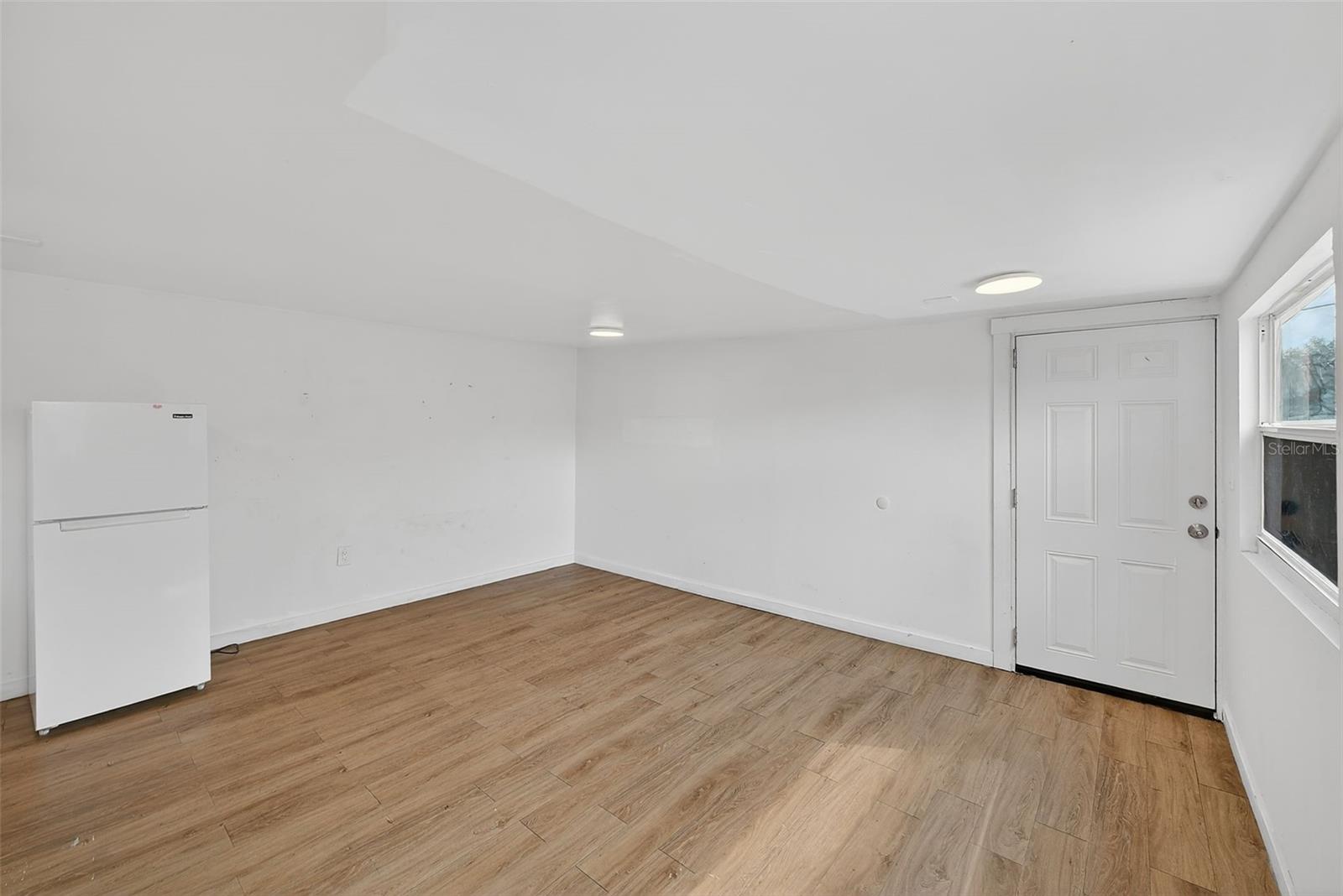 Image 34 of 67 For 3946 Omega Circle