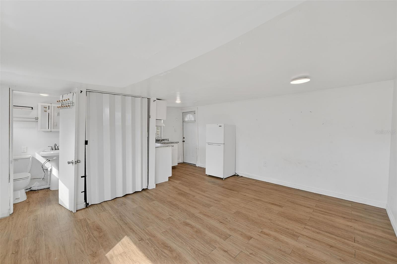 Image 35 of 67 For 3946 Omega Circle