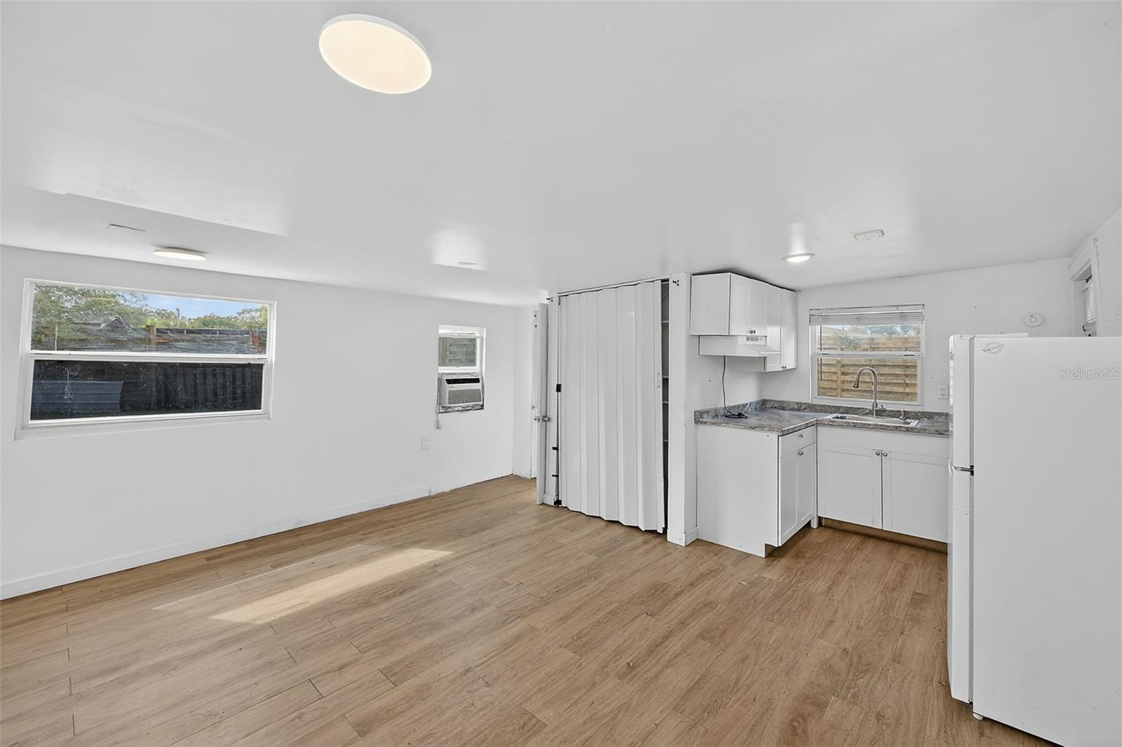 Image 36 of 67 For 3946 Omega Circle