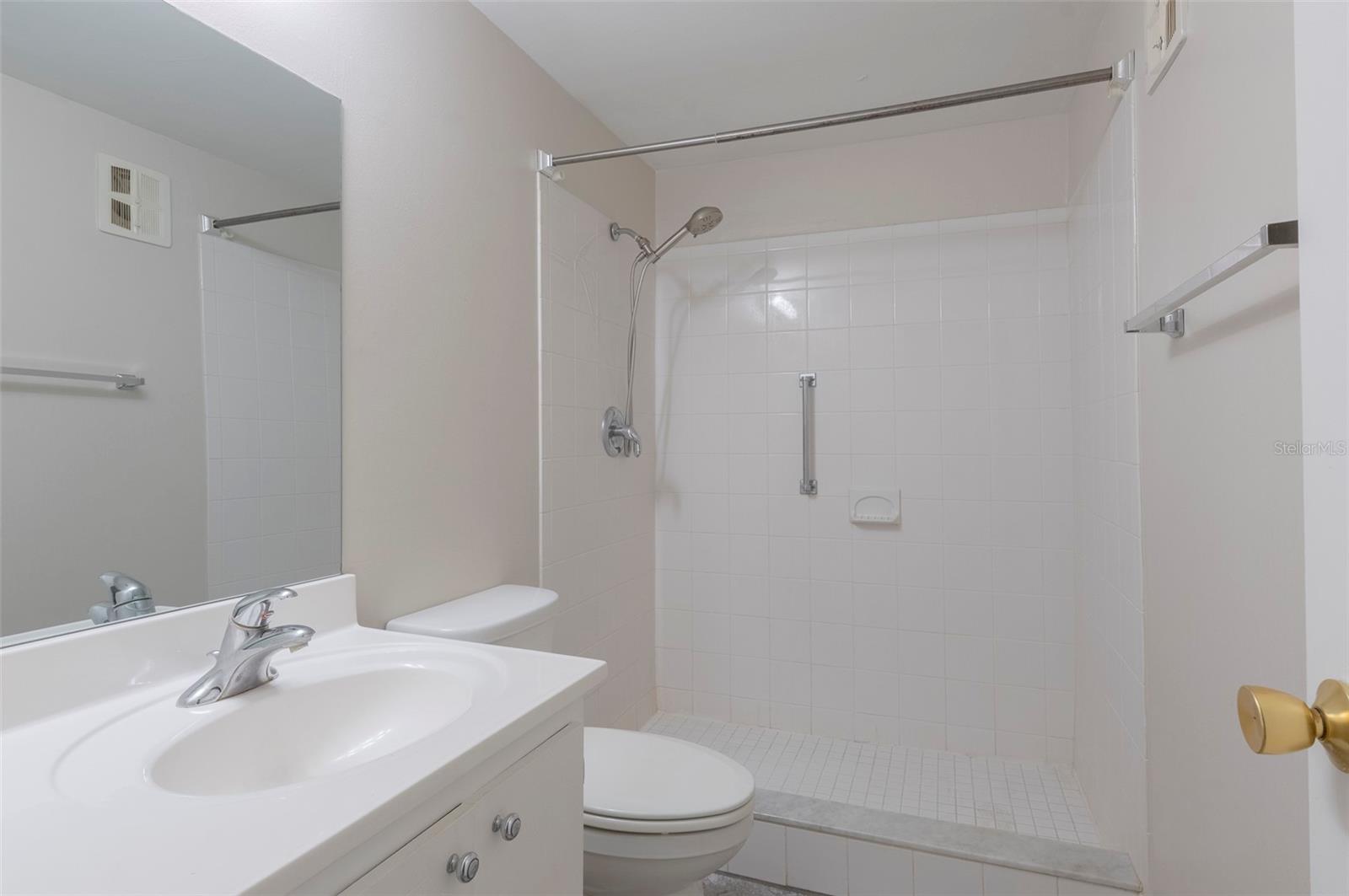Image 21 of 33 For 5660 80th Street N A202