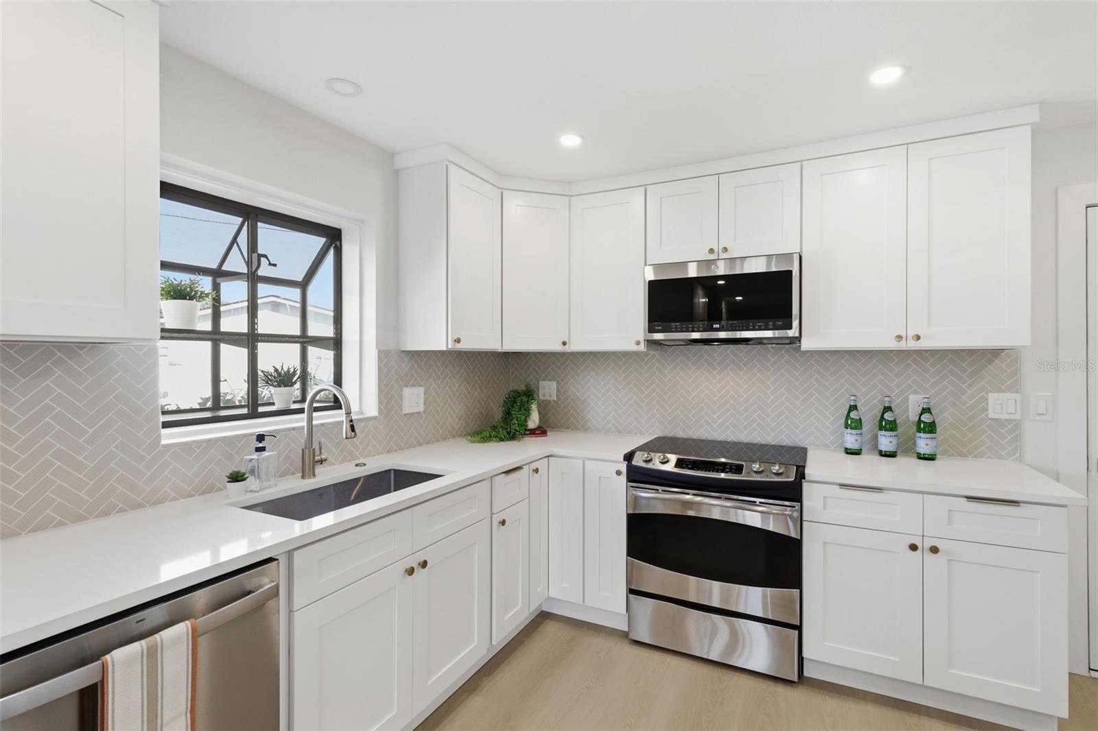 Listing photo id 8 for 5919 35th Avenue N