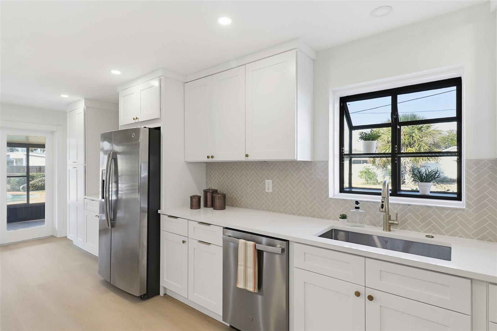 Listing photo id 9 for 5919 35th Avenue N