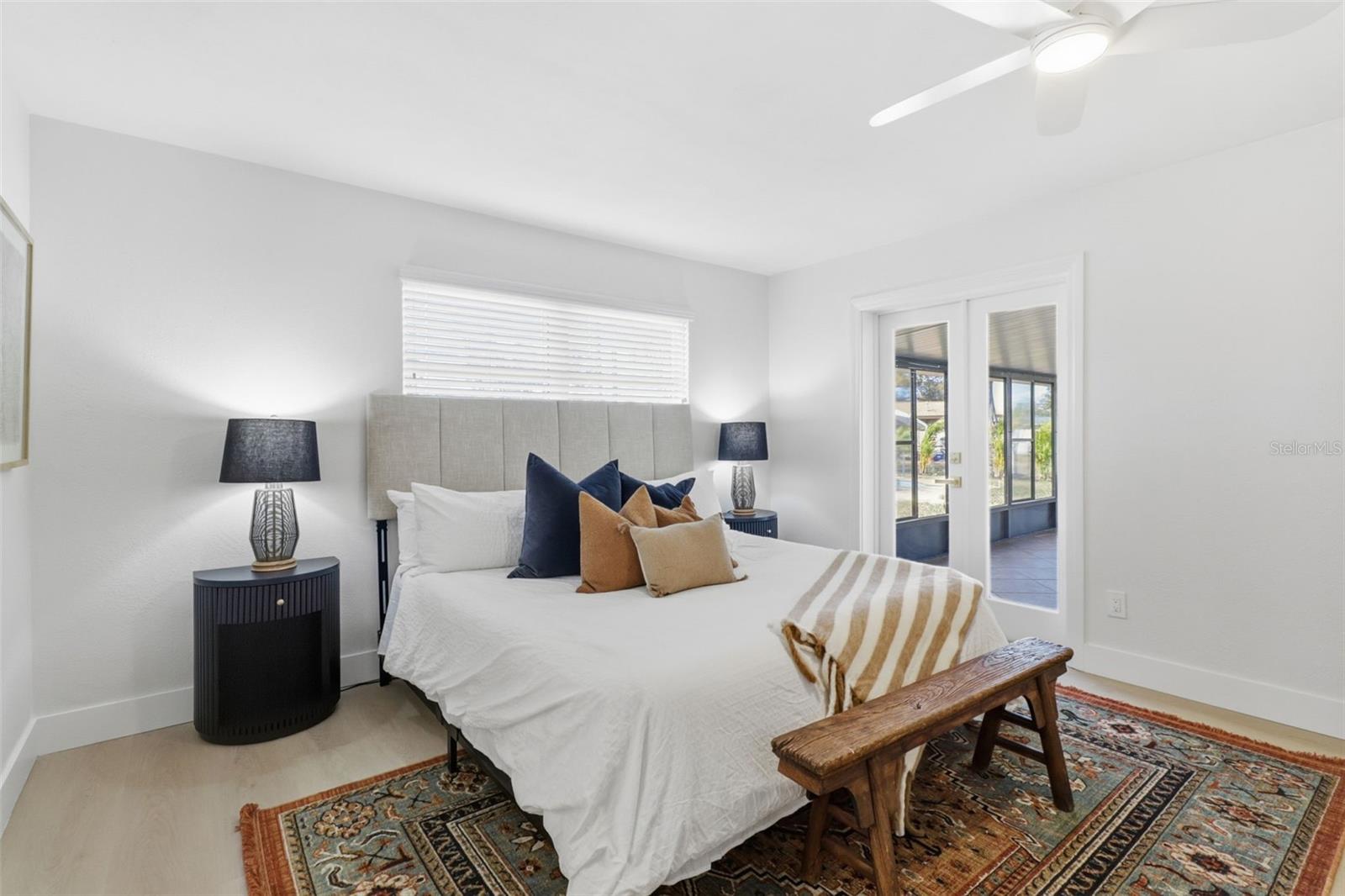 Listing photo id 11 for 5919 35th Avenue N