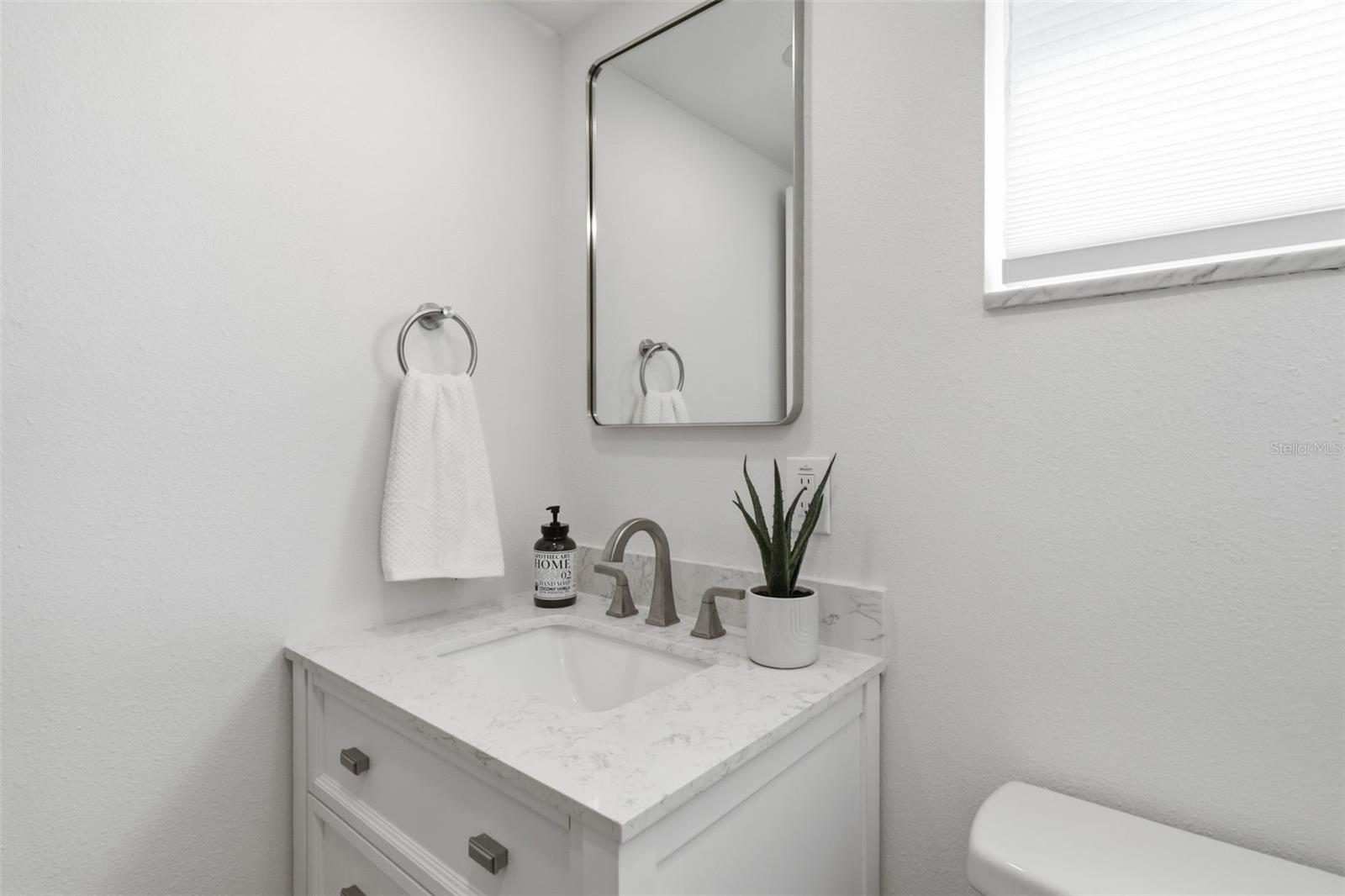 Listing photo id 12 for 5919 35th Avenue N