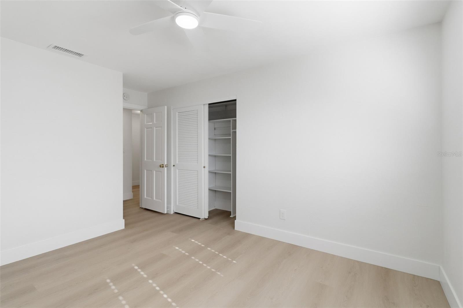 Listing photo id 15 for 5919 35th Avenue N