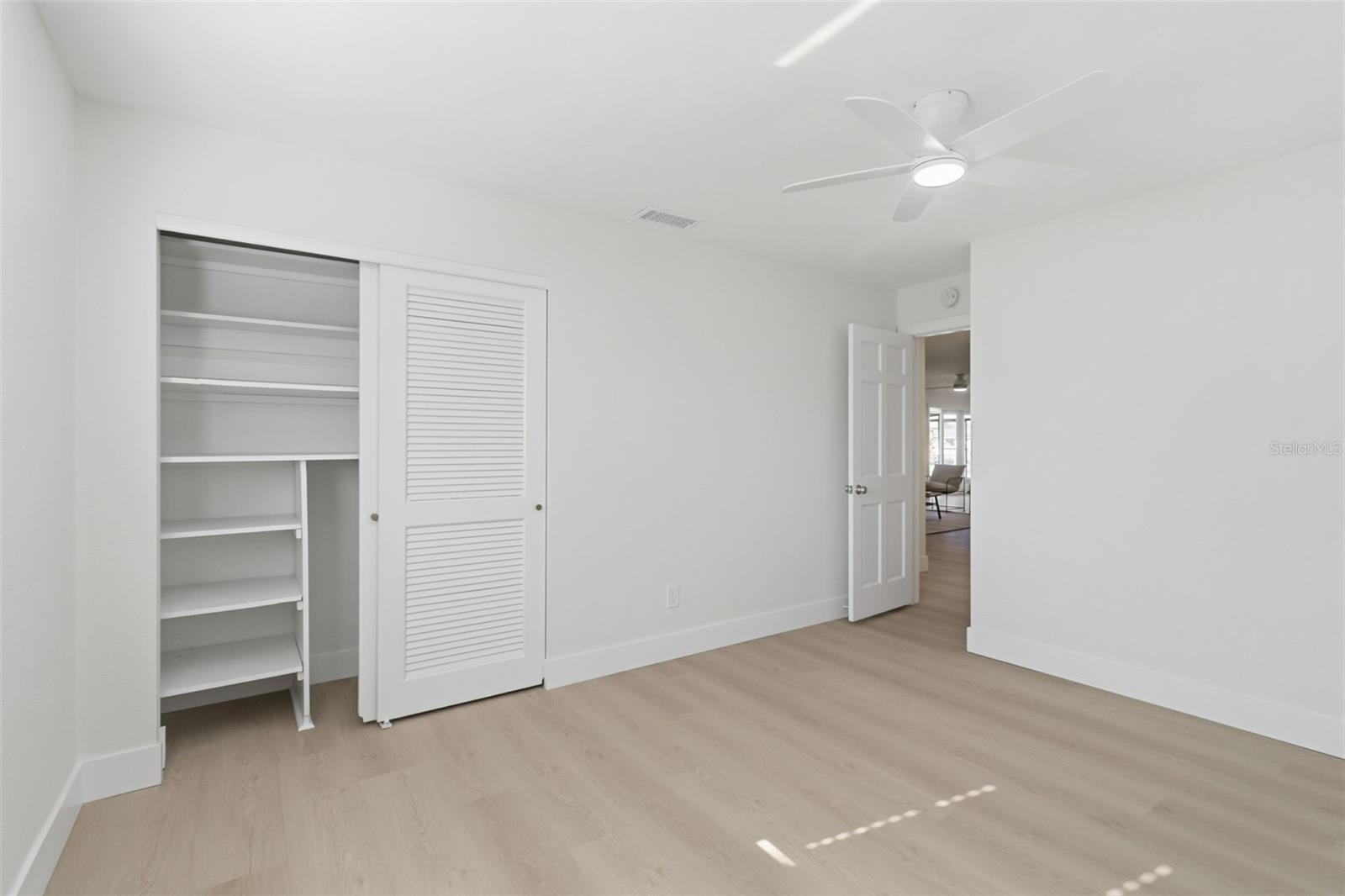 Listing photo id 17 for 5919 35th Avenue N