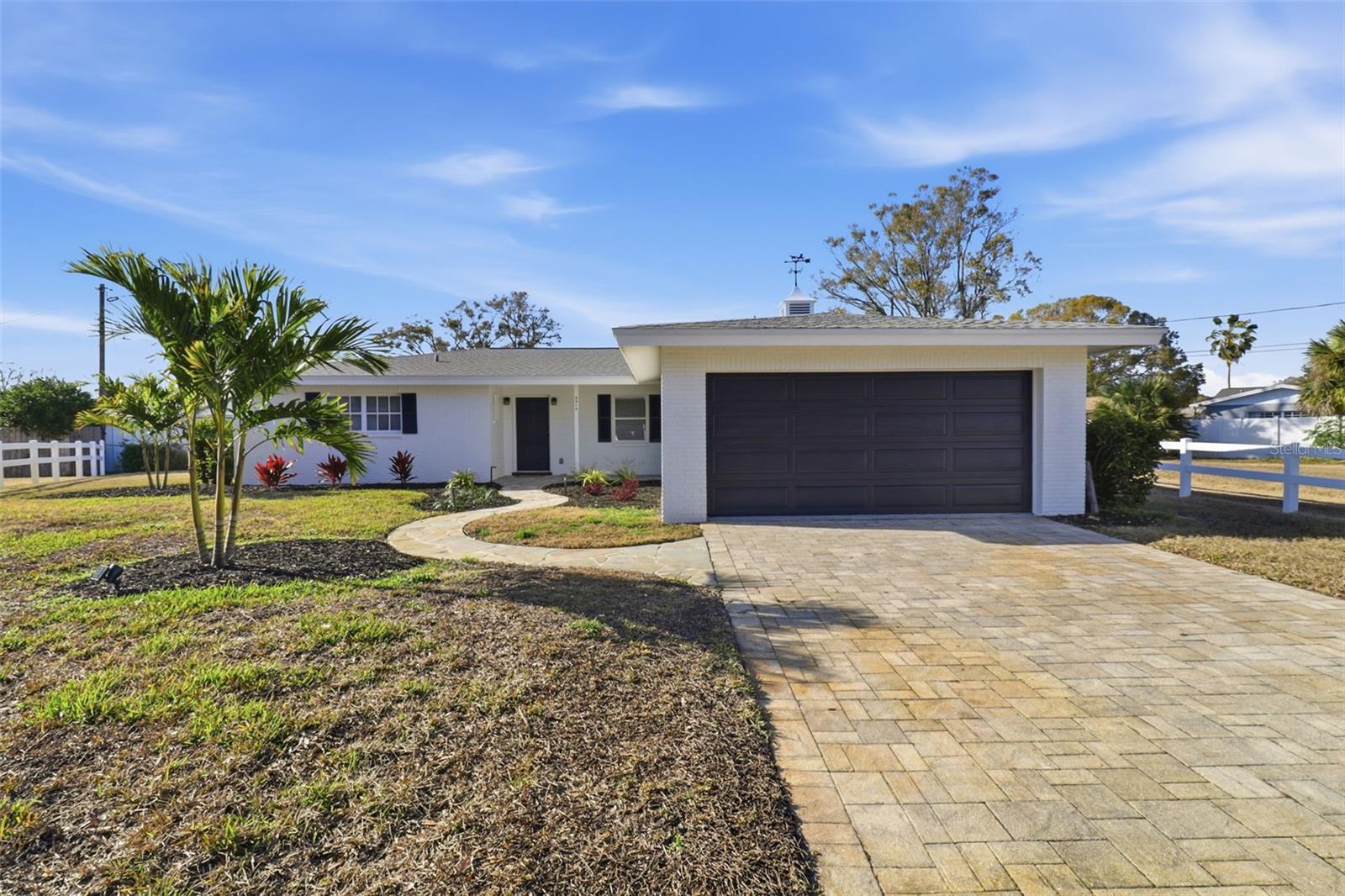 Listing photo id 0 for 5919 35th Avenue N