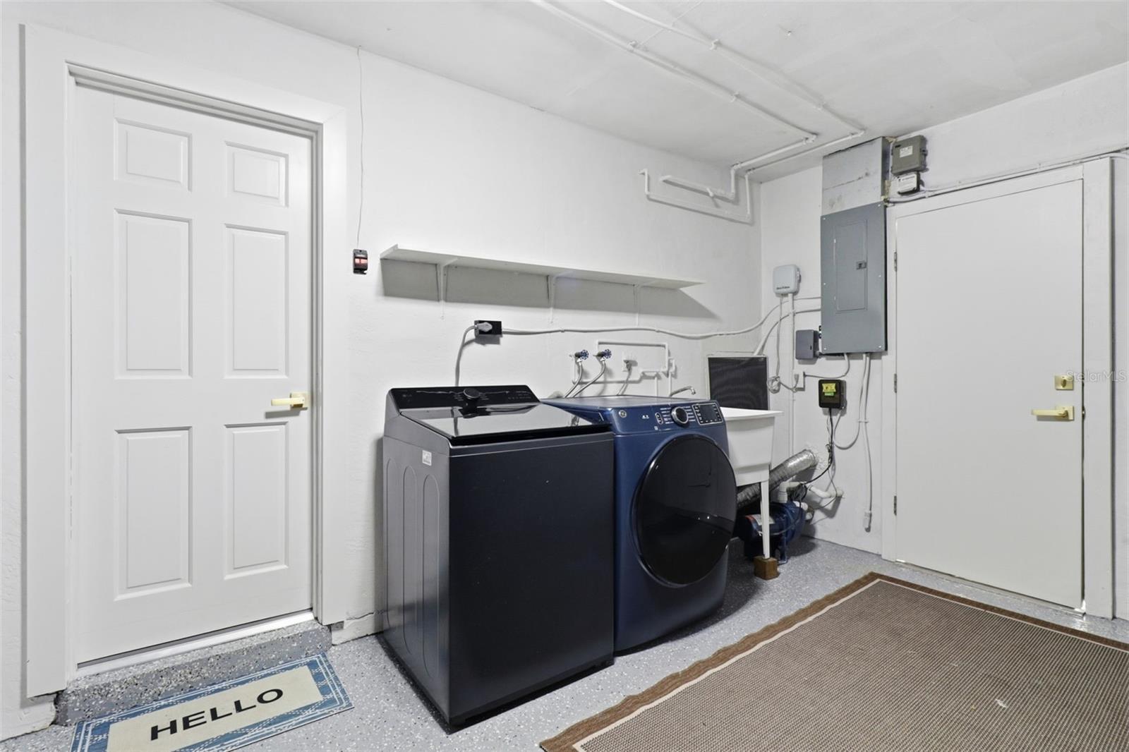 Listing photo id 19 for 5919 35th Avenue N