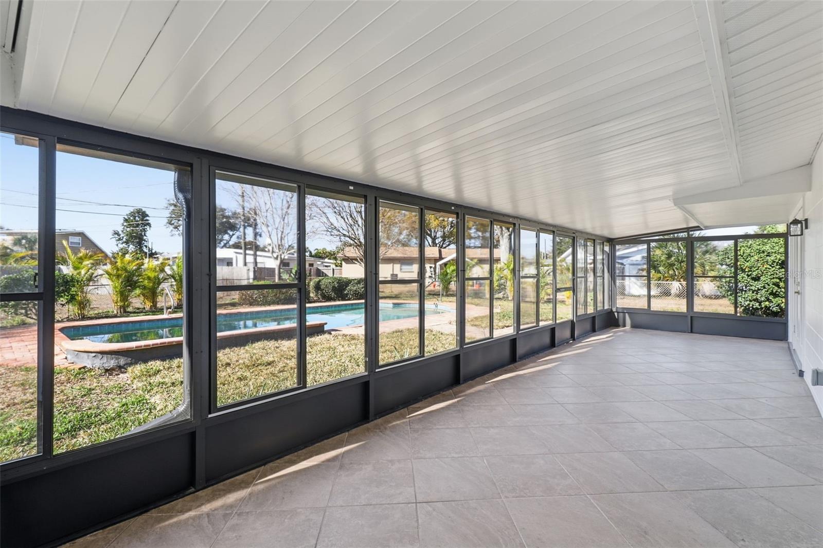 Listing photo id 21 for 5919 35th Avenue N