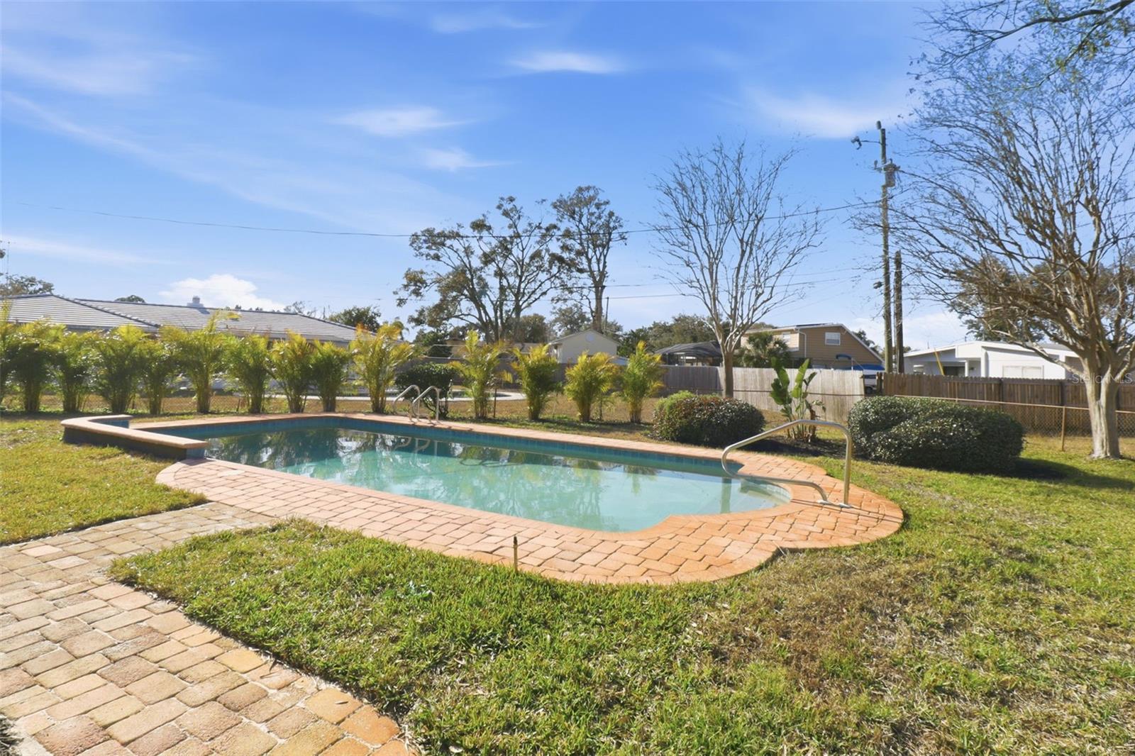 Listing photo id 23 for 5919 35th Avenue N