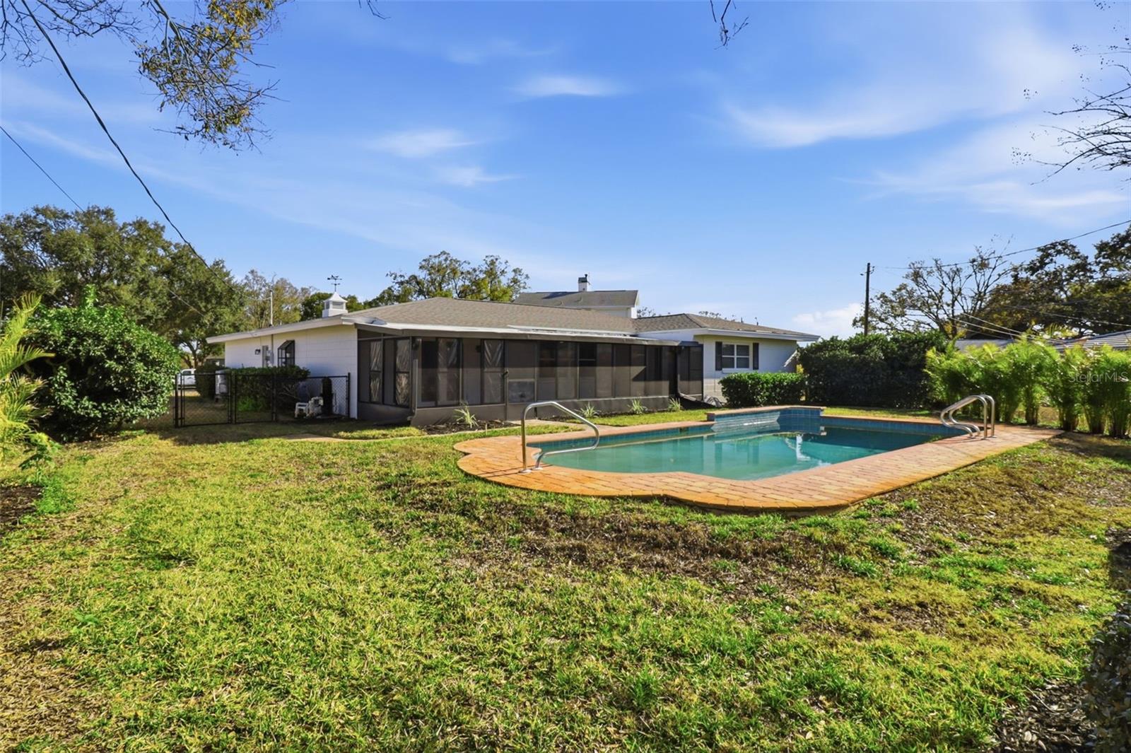 Listing photo id 24 for 5919 35th Avenue N