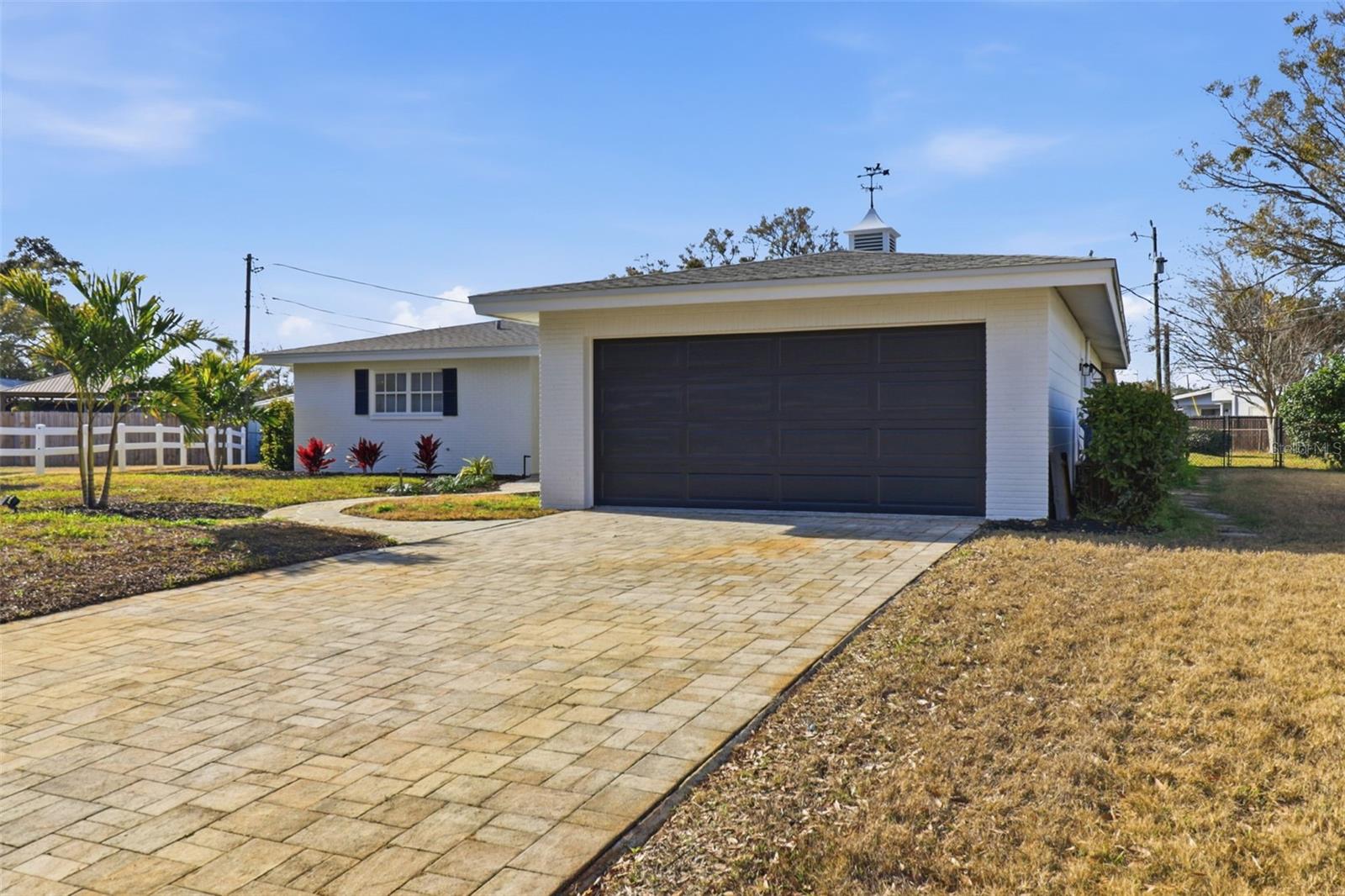 Listing photo id 1 for 5919 35th Avenue N