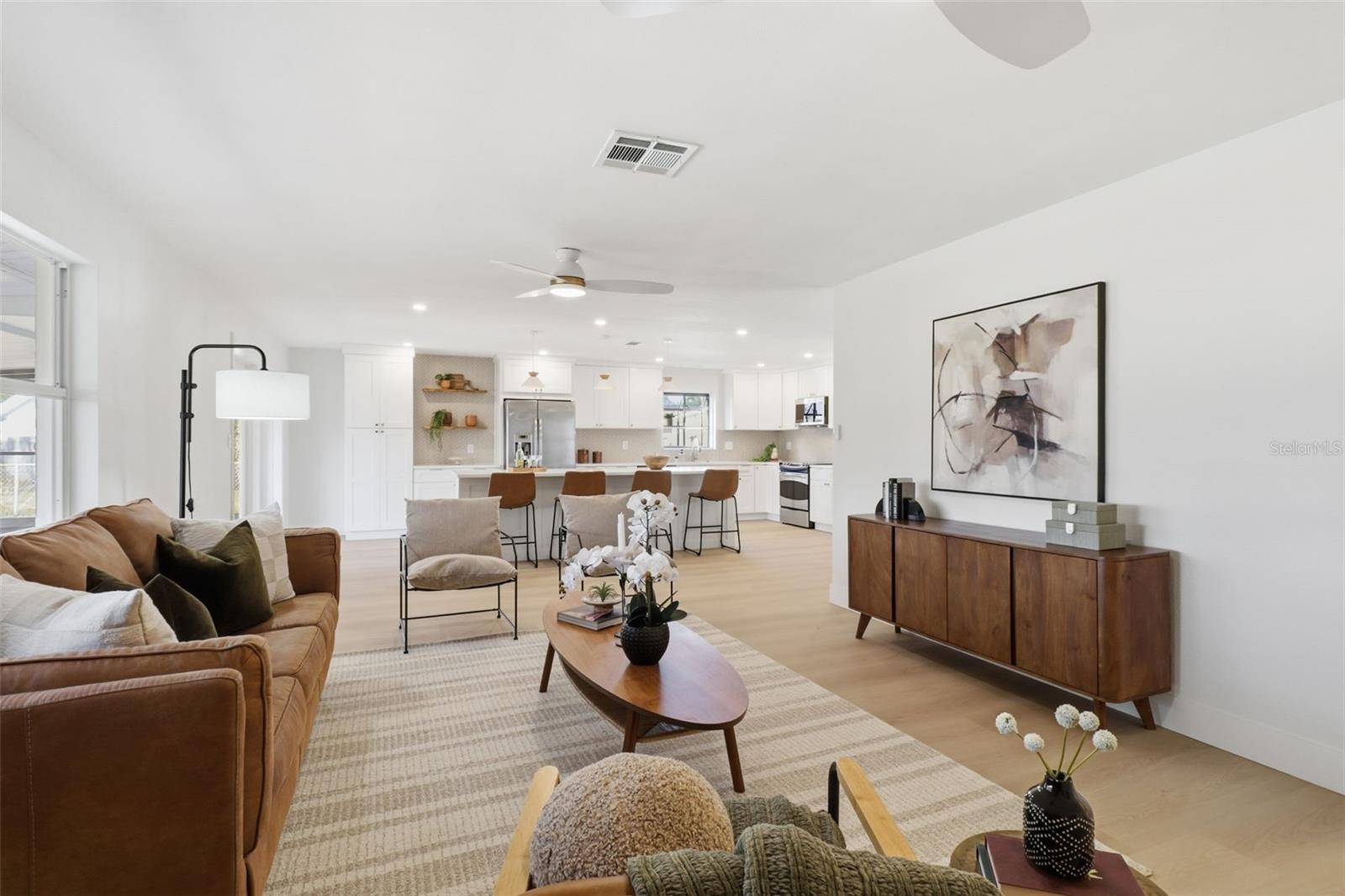 Listing photo id 3 for 5919 35th Avenue N