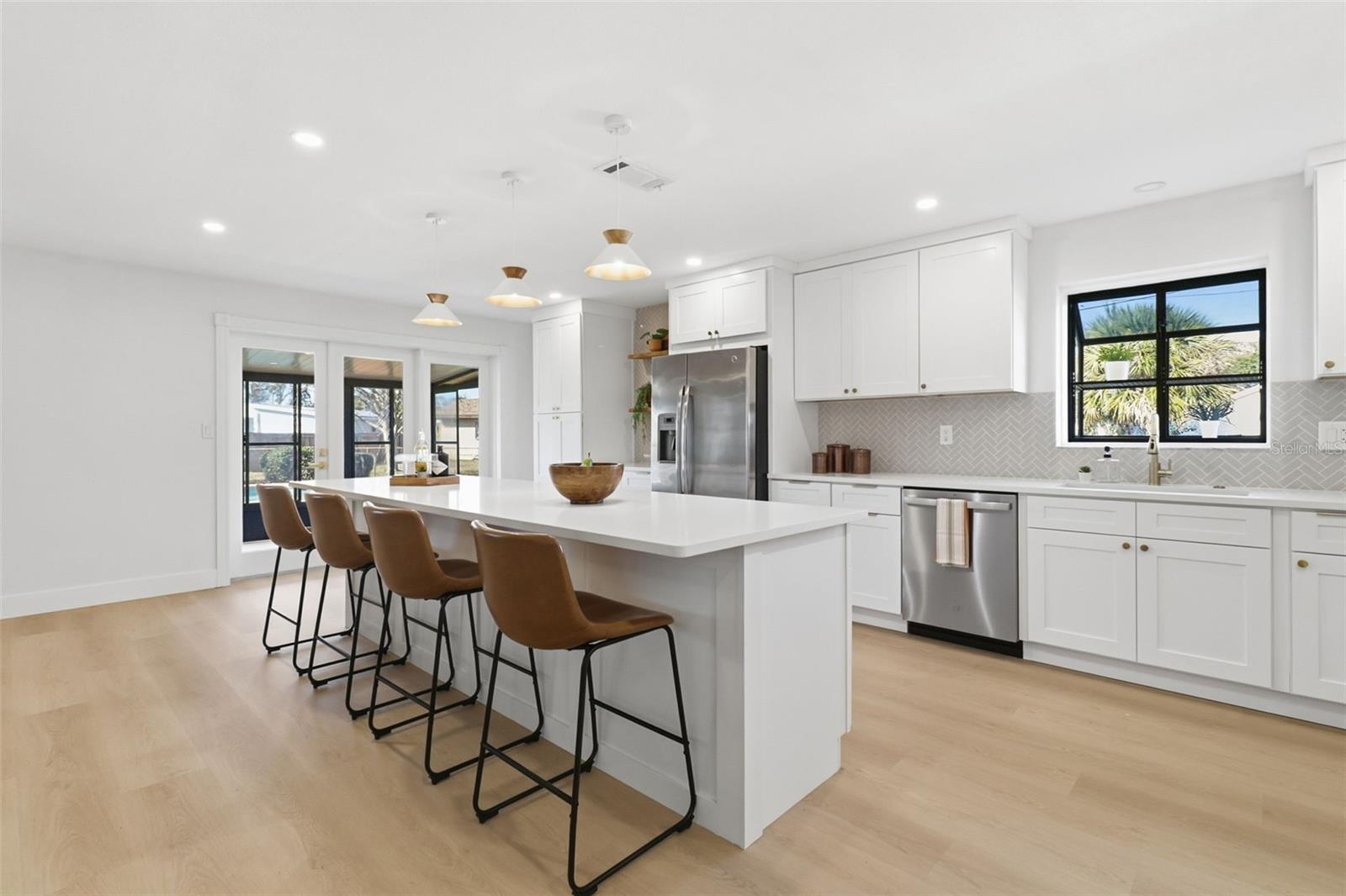 Listing photo id 6 for 5919 35th Avenue N