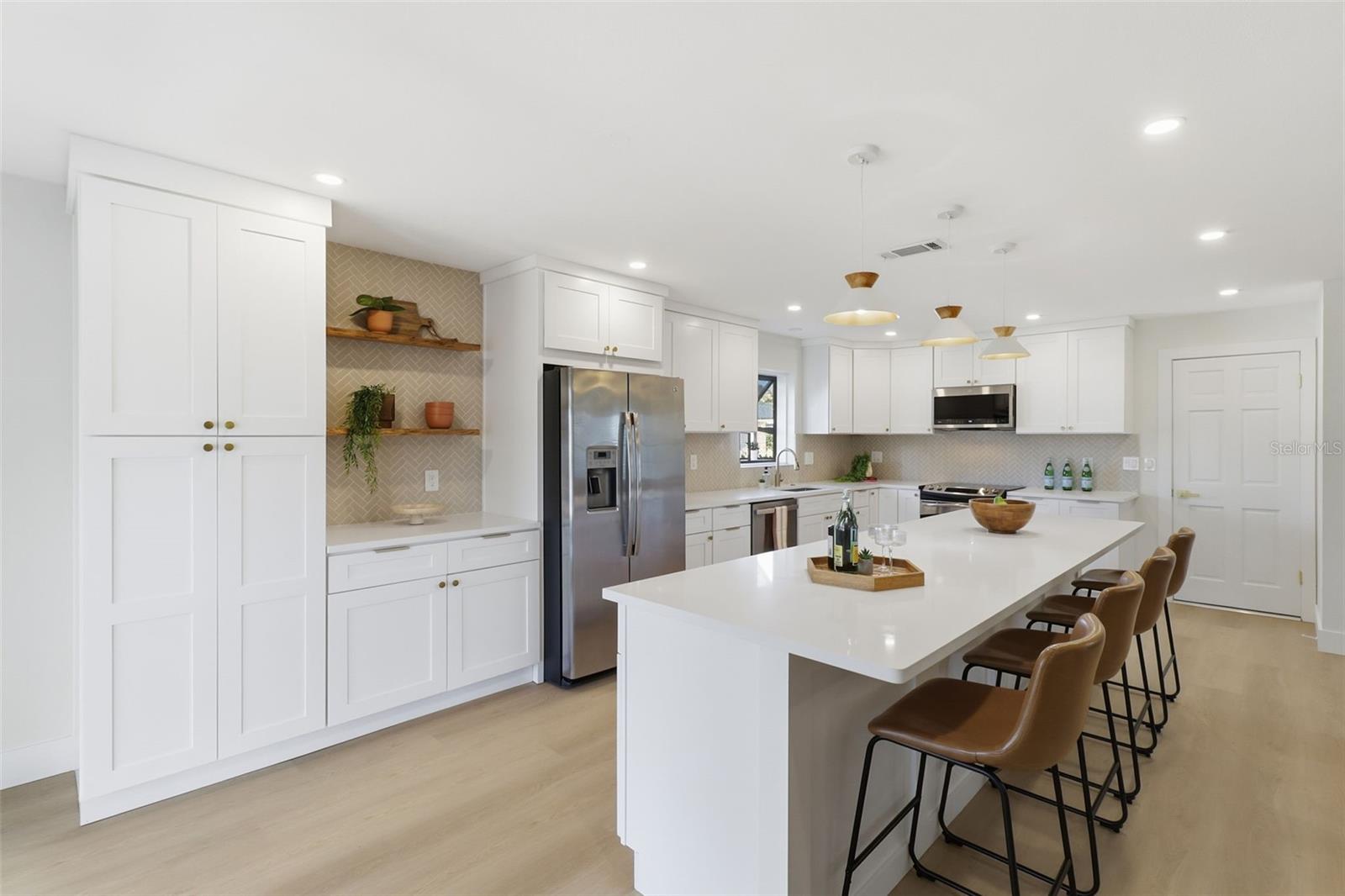 Listing photo id 7 for 5919 35th Avenue N