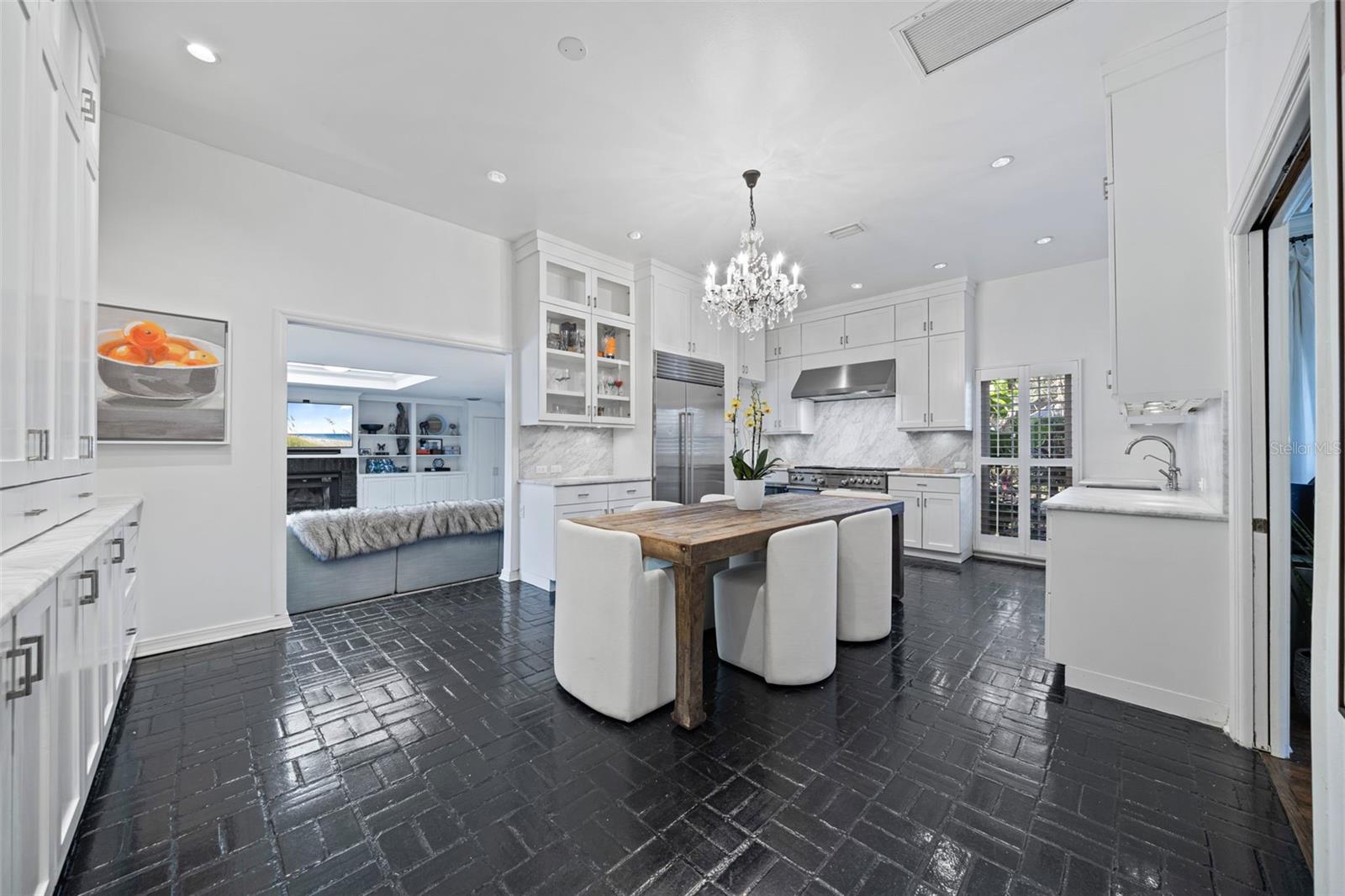 Image 17 of 45 For 3301 Morrison Avenue