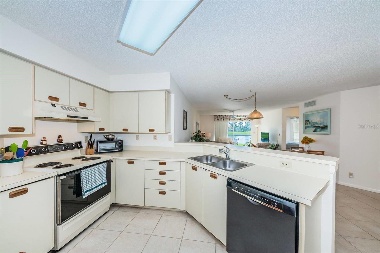 Image 10 of 22 For 6050 Bahia Del Mar Circle 120