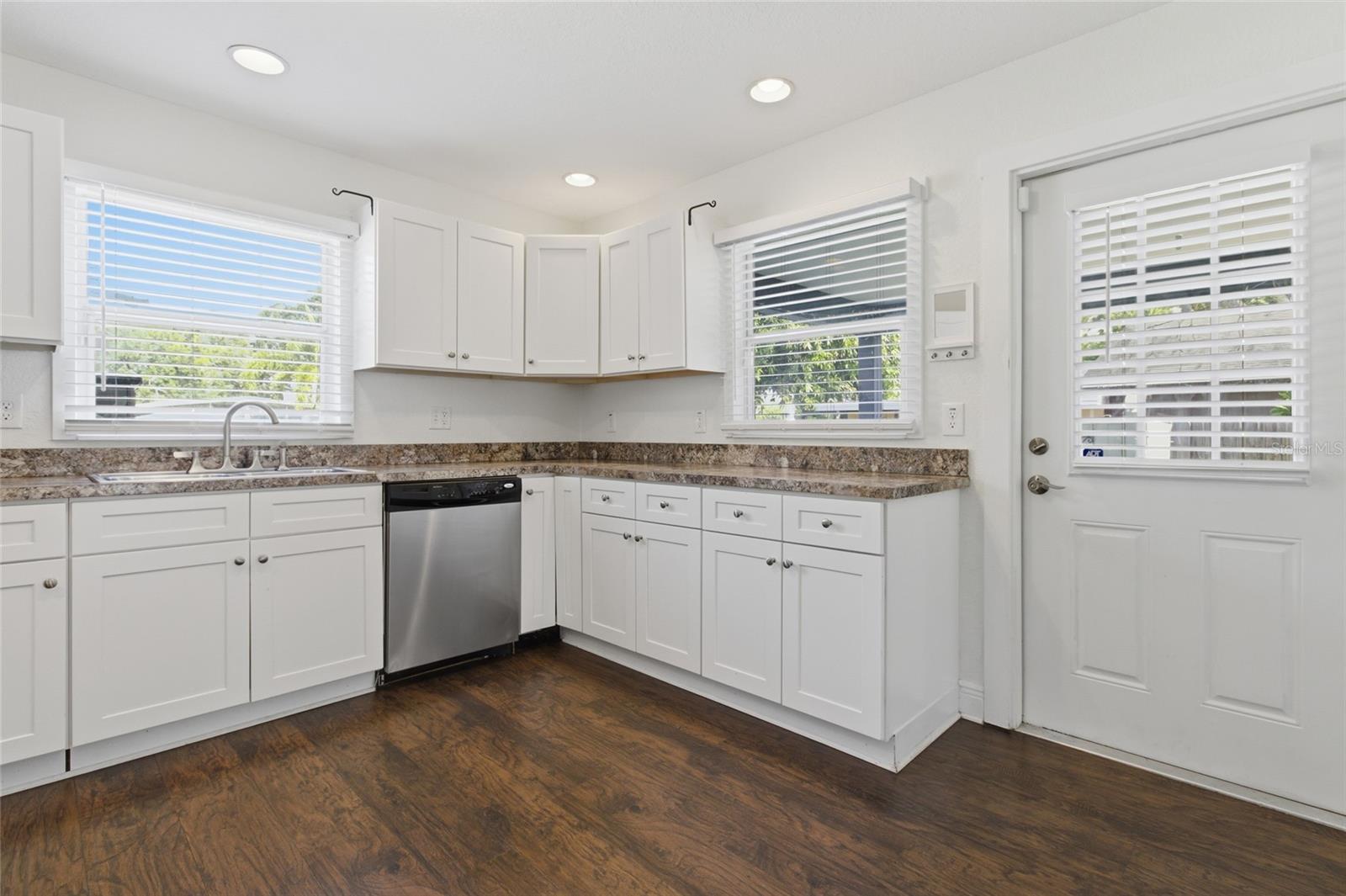 Image 12 of 28 For 469 38th Avenue N