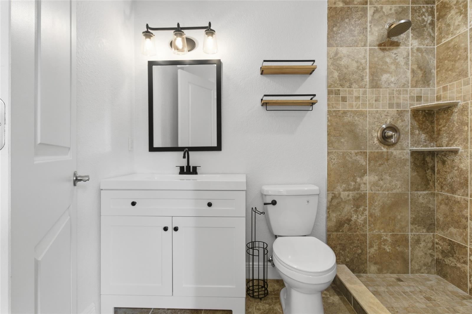 Image 15 of 28 For 469 38th Avenue N