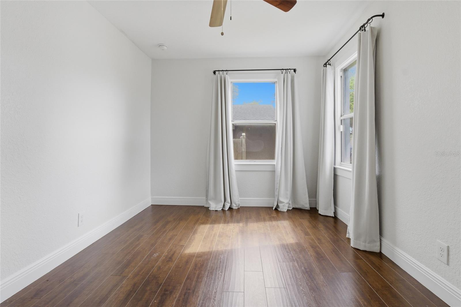 Image 18 of 28 For 469 38th Avenue N