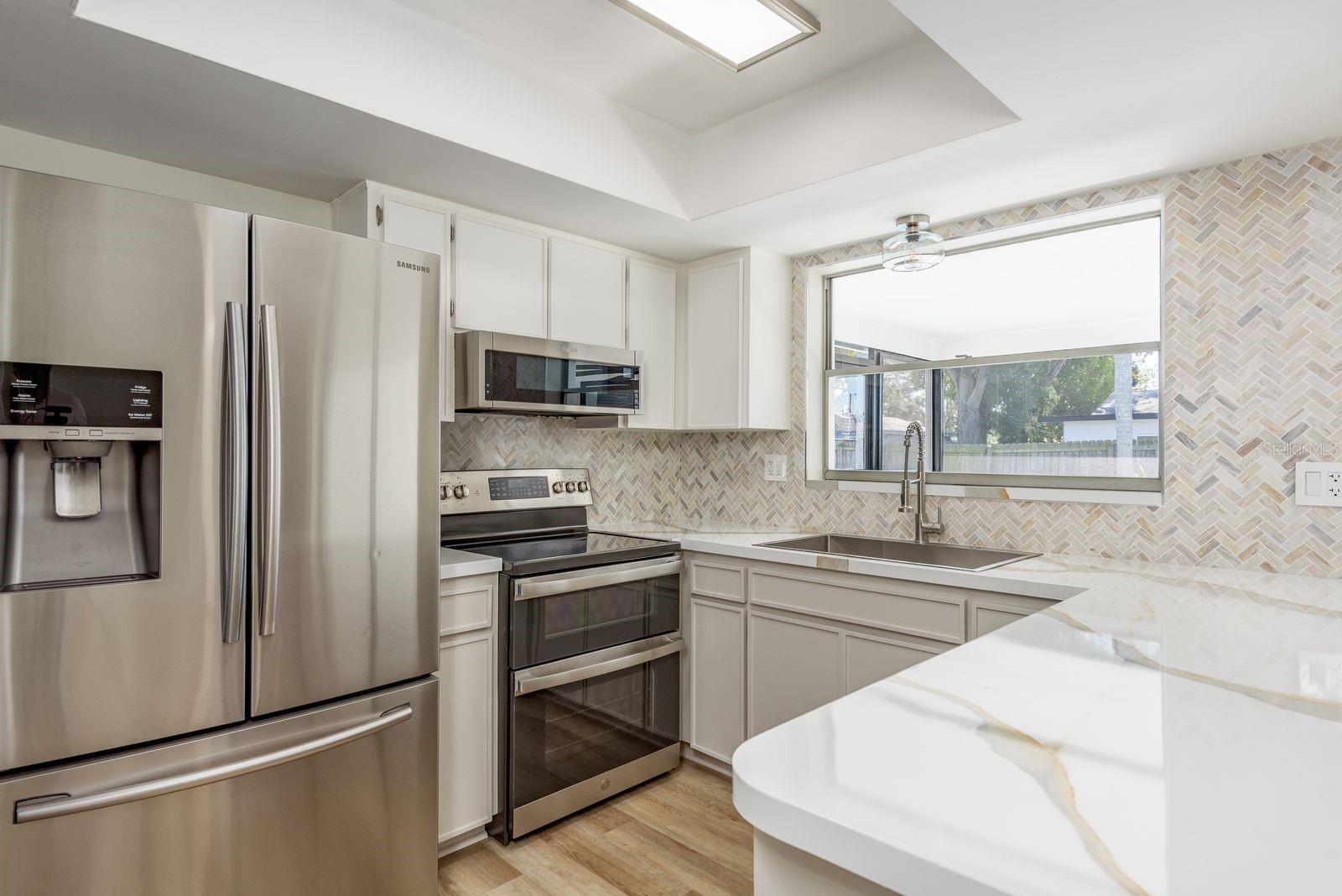 Image 16 of 57 For 11452 129th Avenue