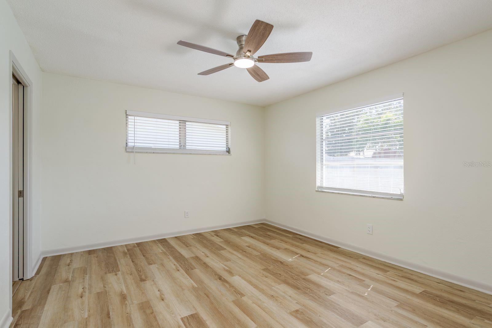 Image 19 of 57 For 11452 129th Avenue