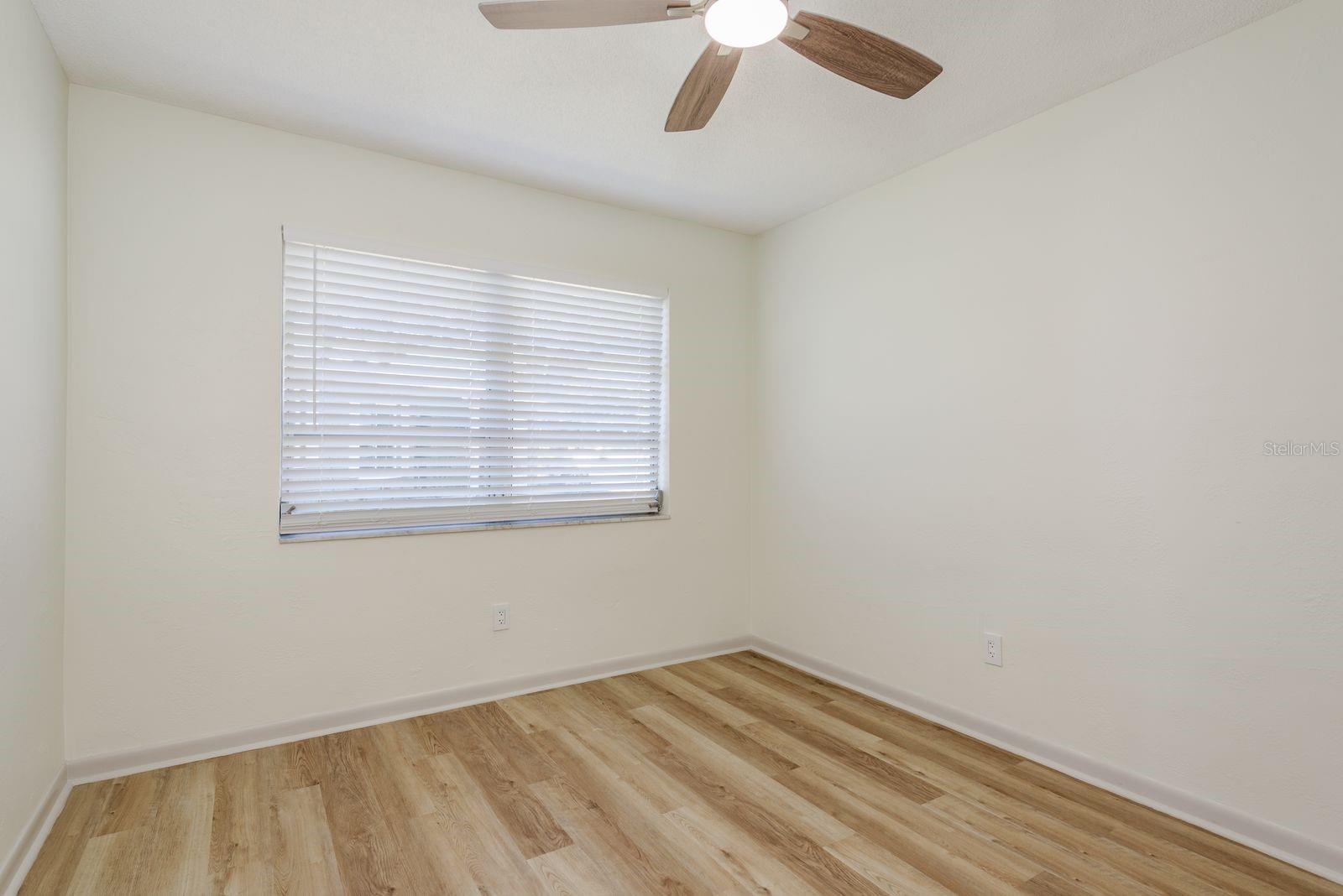 Image 24 of 57 For 11452 129th Avenue