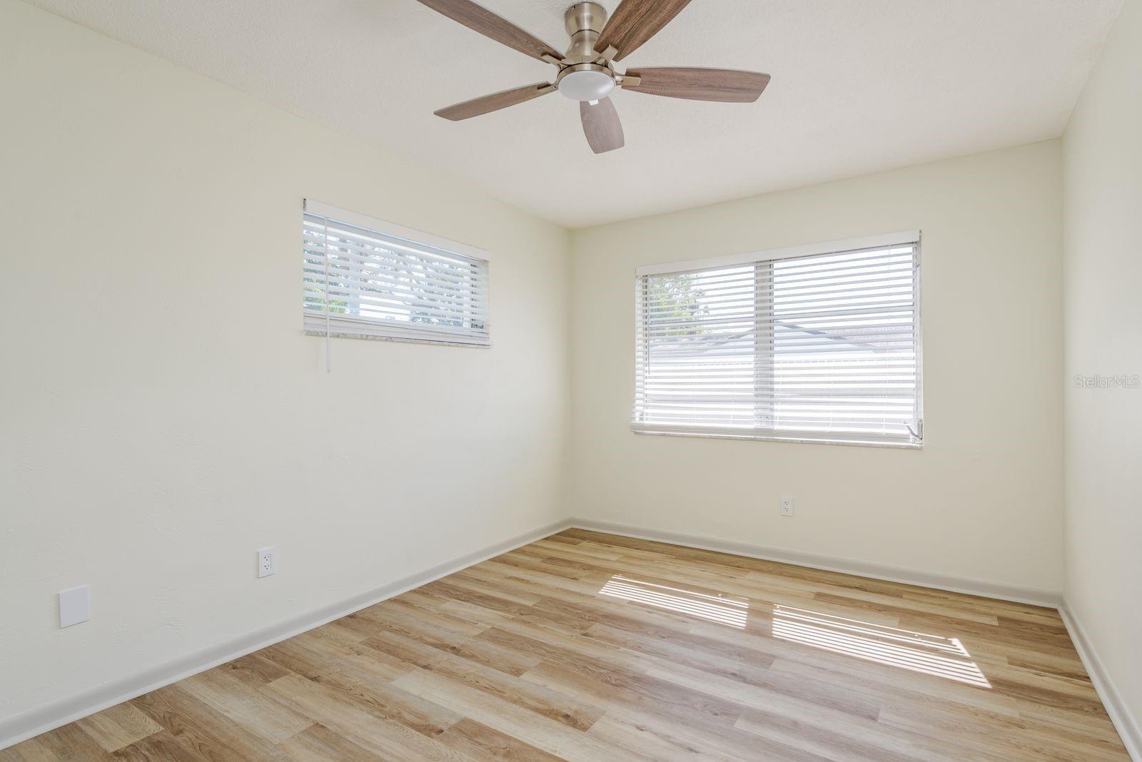 Image 27 of 57 For 11452 129th Avenue