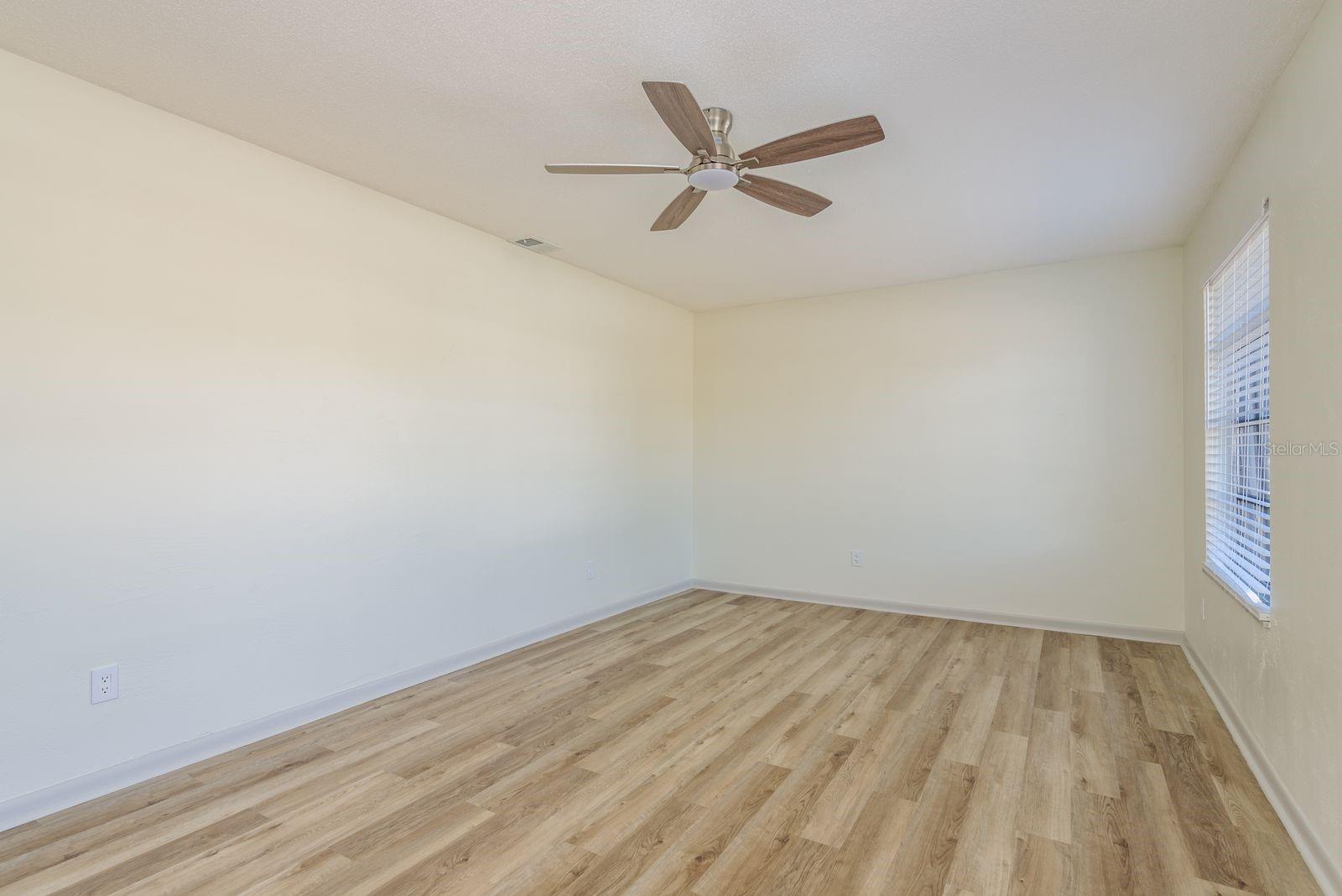 Image 7 of 57 For 11452 129th Avenue