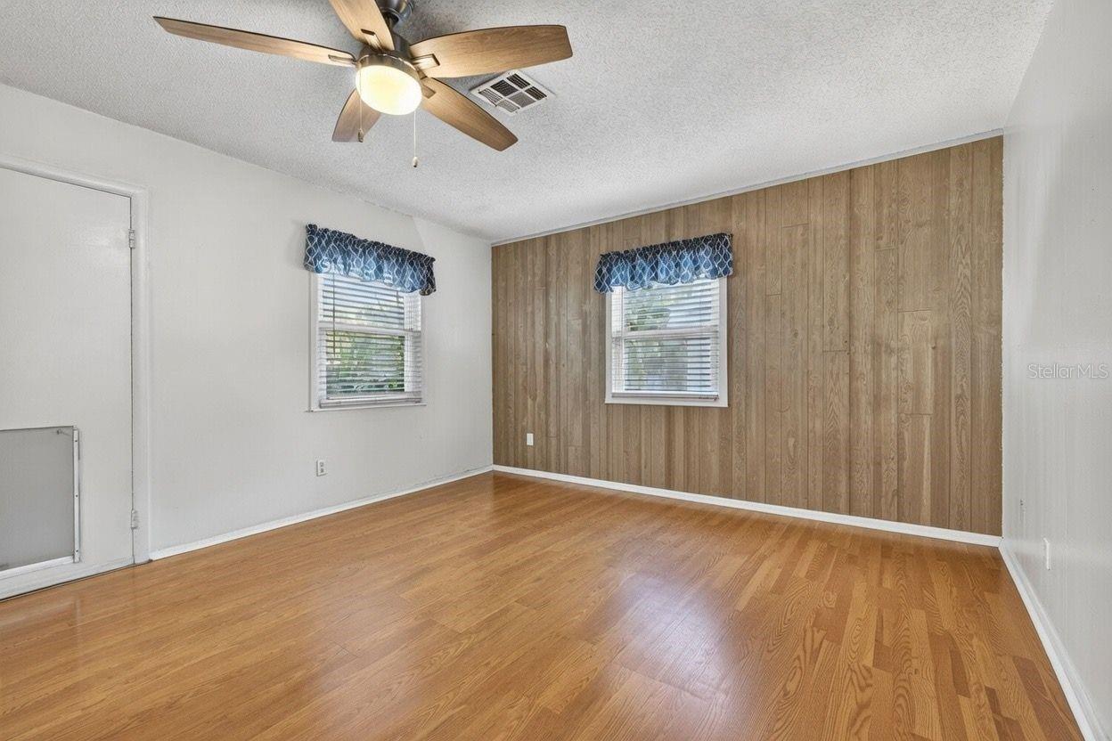 Image 5 of 15 For 4480 Newark Street N