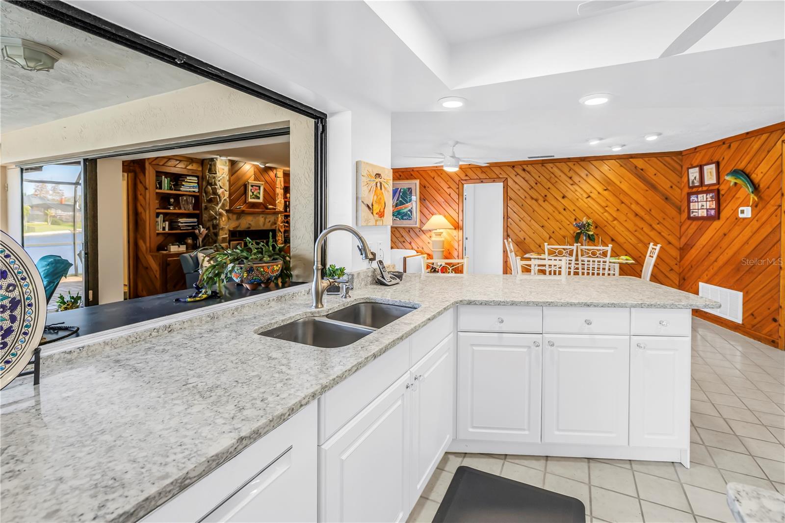 Image 24 of 38 For 771 Suwannee Court Ne