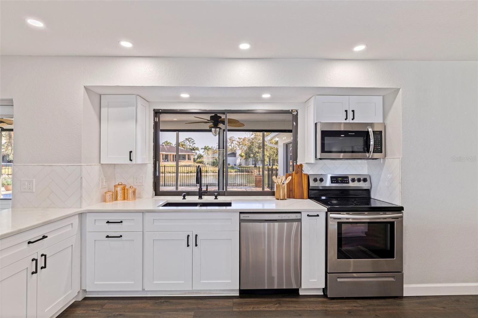 Listing photo id 8 for 8950 Baywood Park Drive