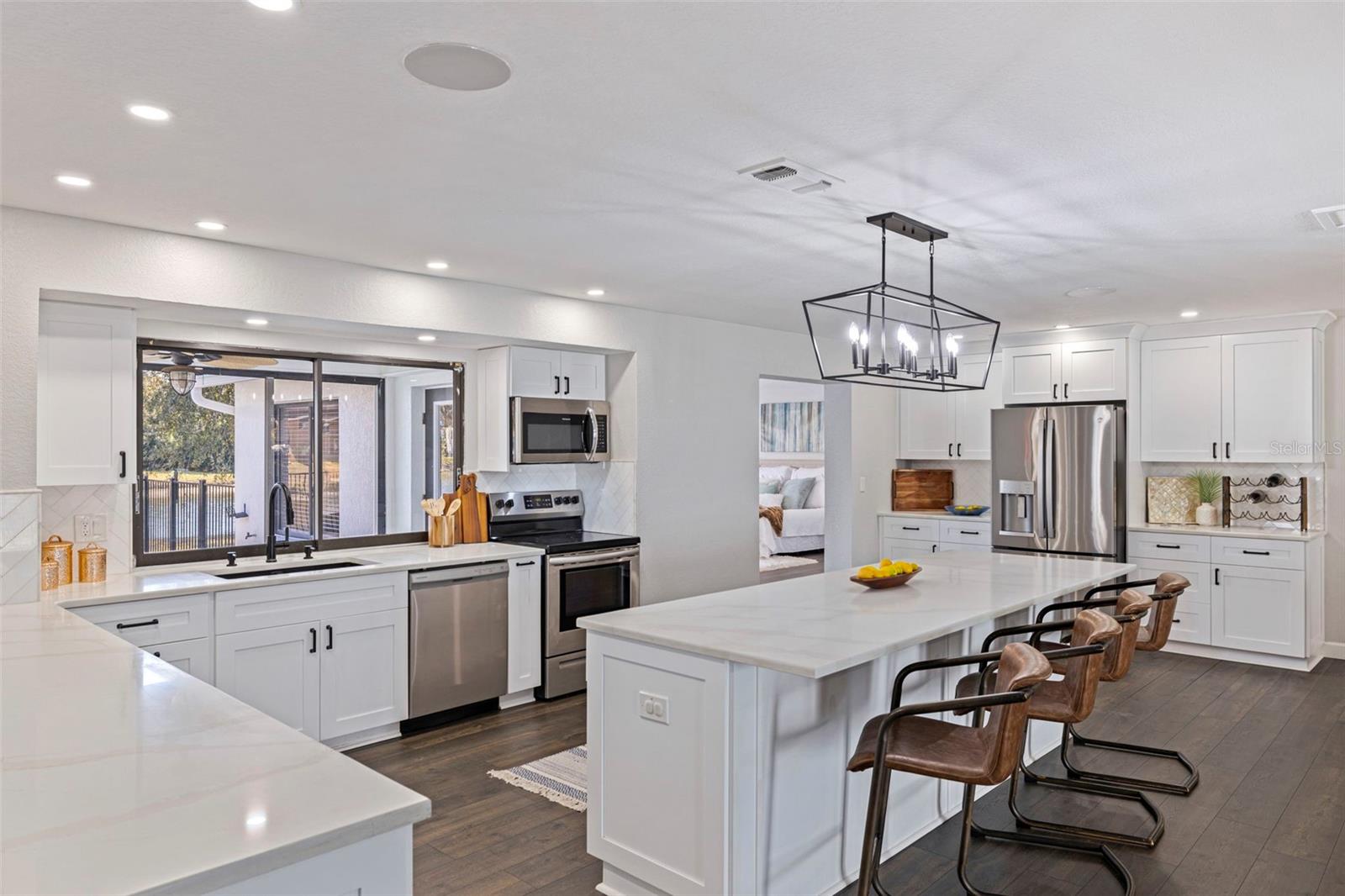 Listing photo id 13 for 8950 Baywood Park Drive