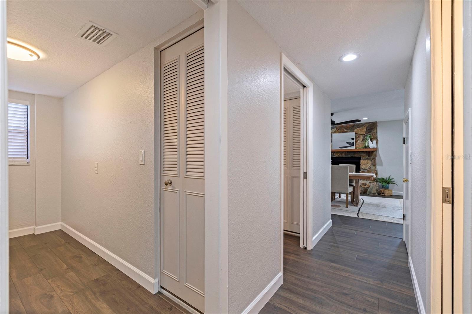 Listing photo id 15 for 8950 Baywood Park Drive