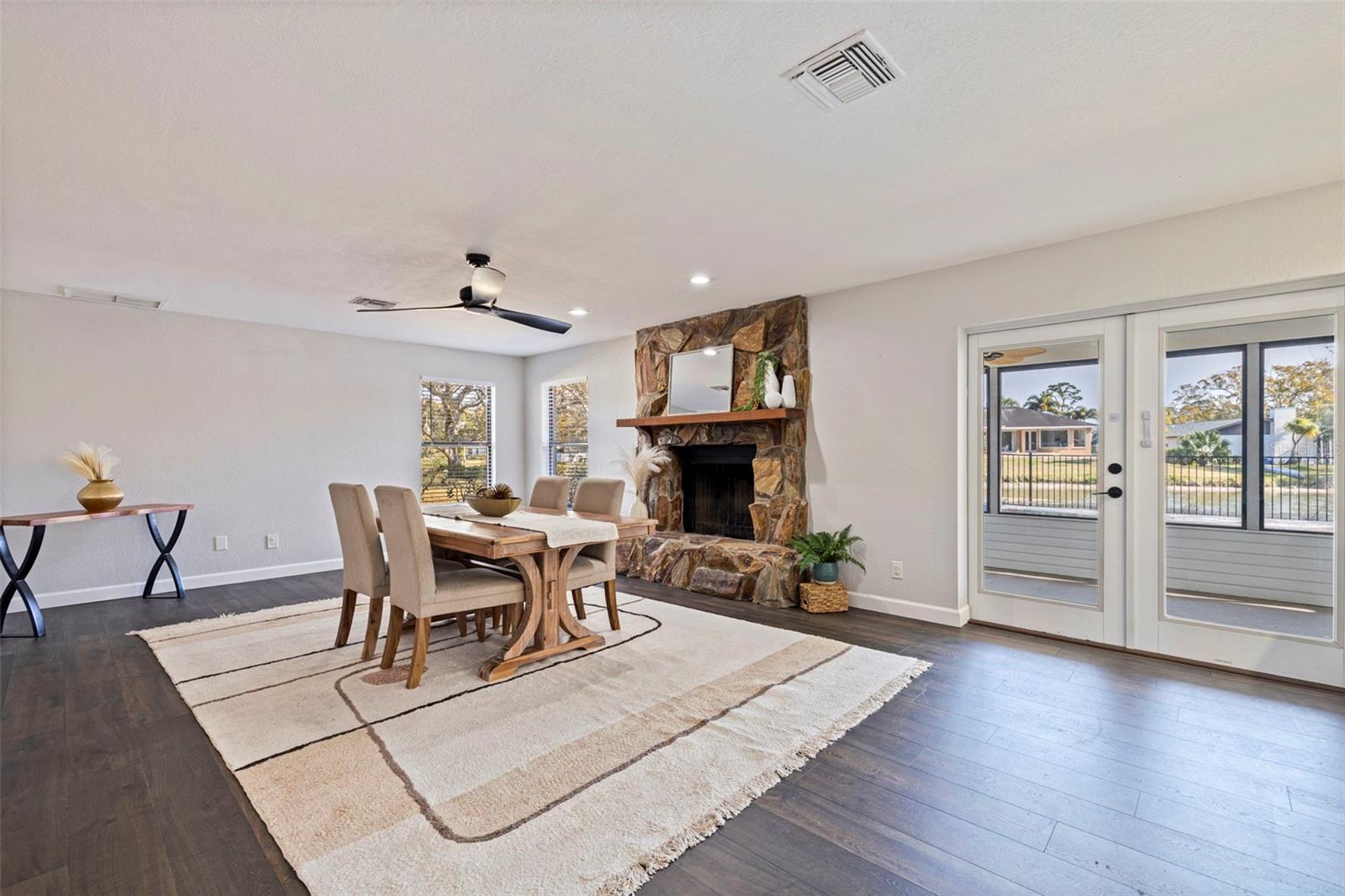 Listing photo id 18 for 8950 Baywood Park Drive