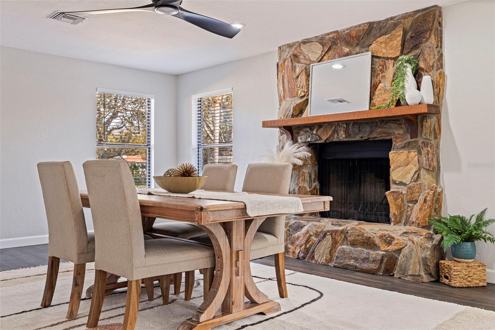 Listing photo id 19 for 8950 Baywood Park Drive