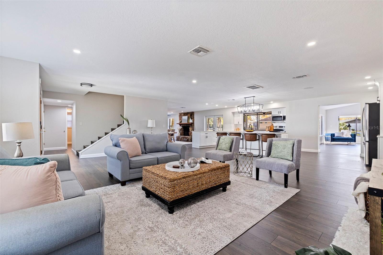 Listing photo id 4 for 8950 Baywood Park Drive